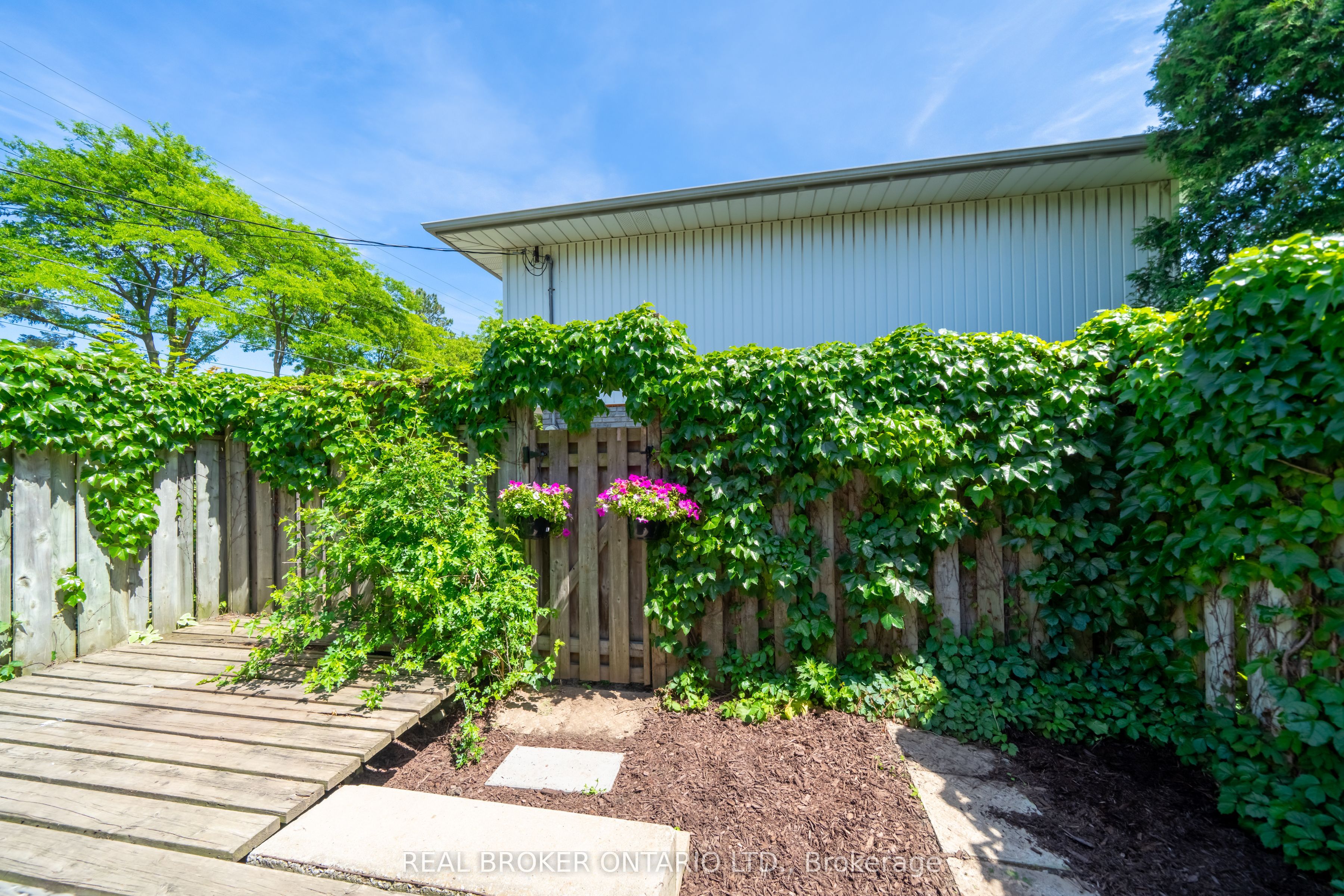 684 Dynes Road 1 Property Photo 34