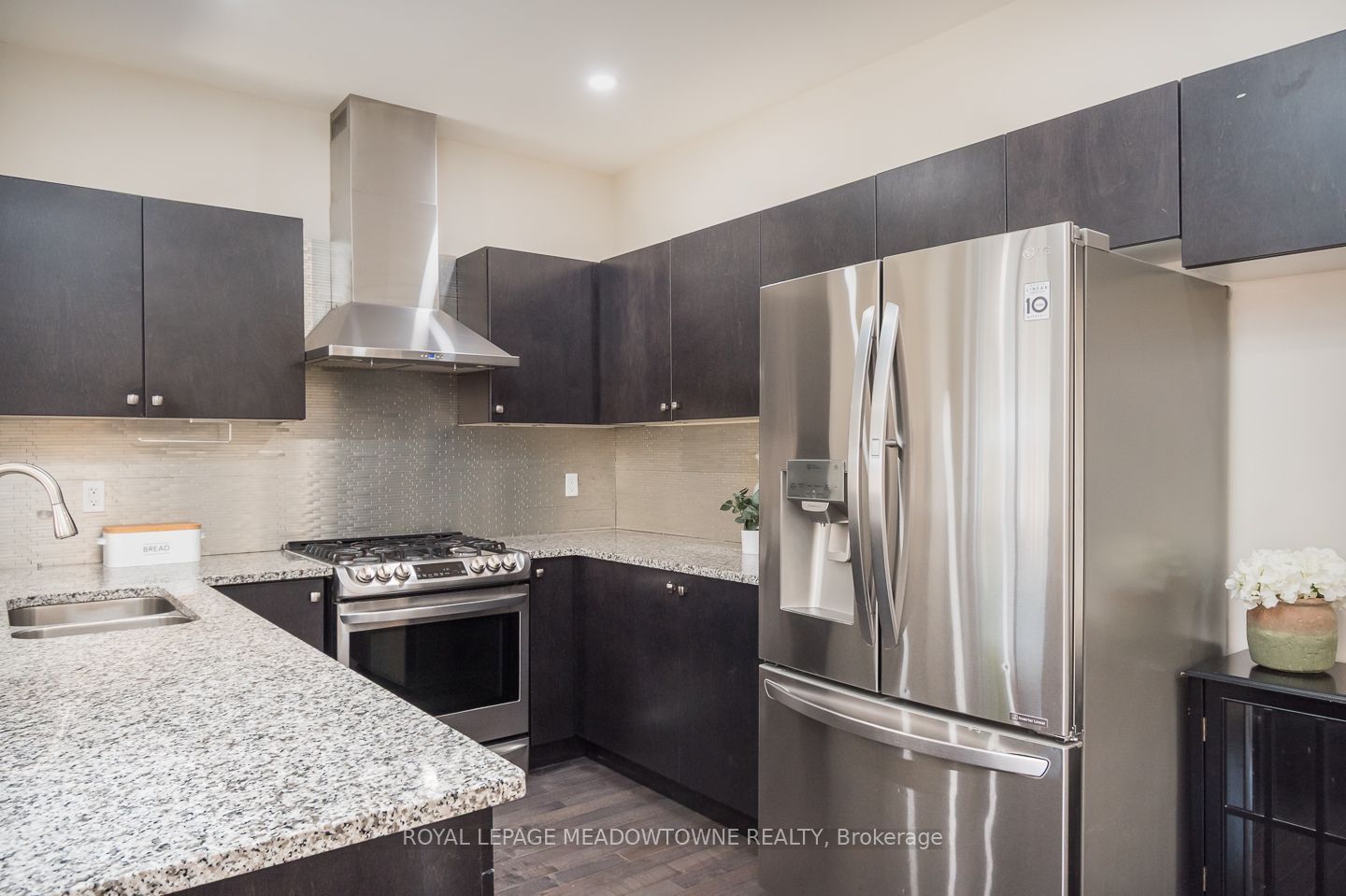 1079 Job Crescent Property Photo 14
