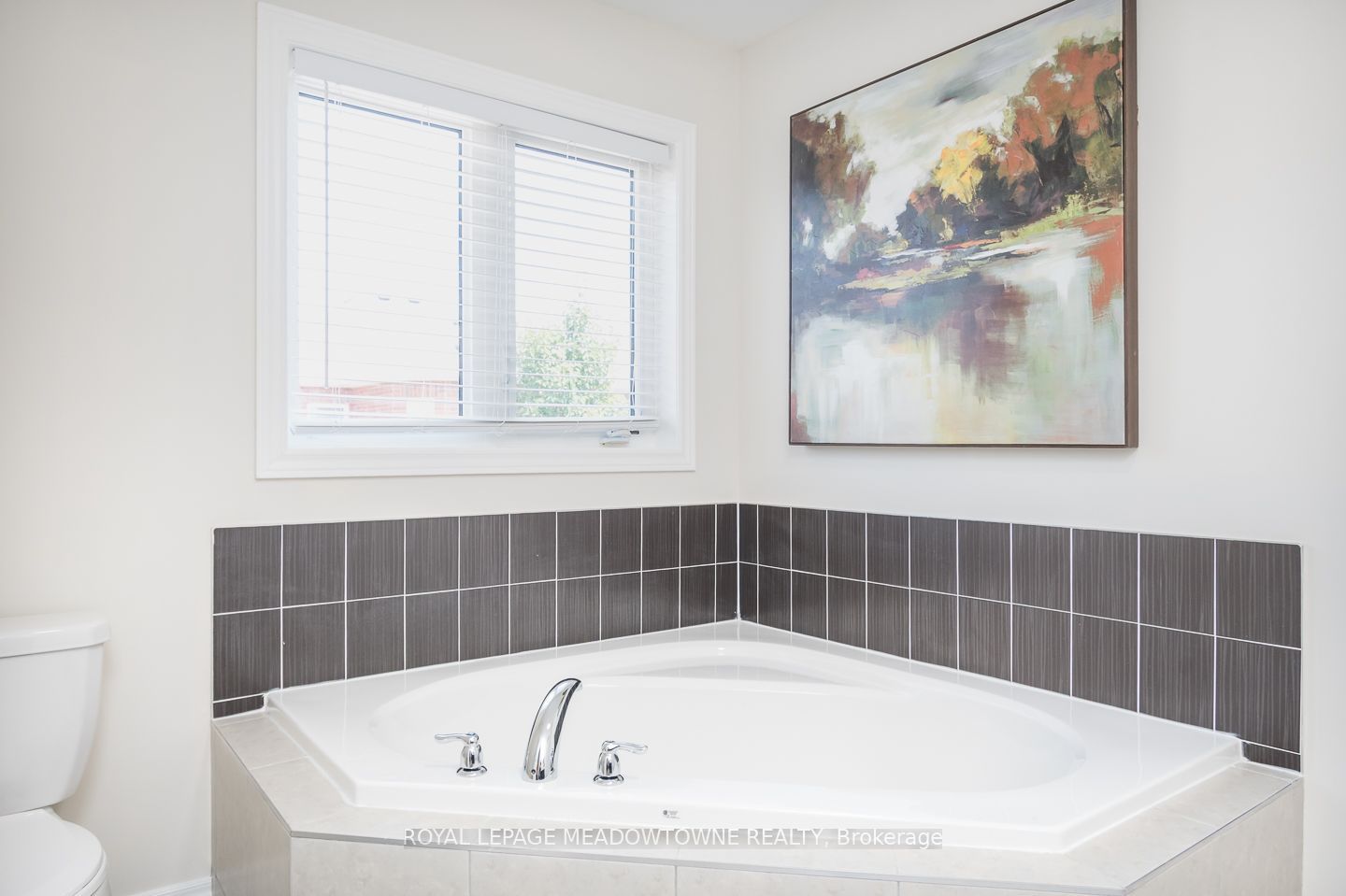 1079 Job Crescent Property Photo 35