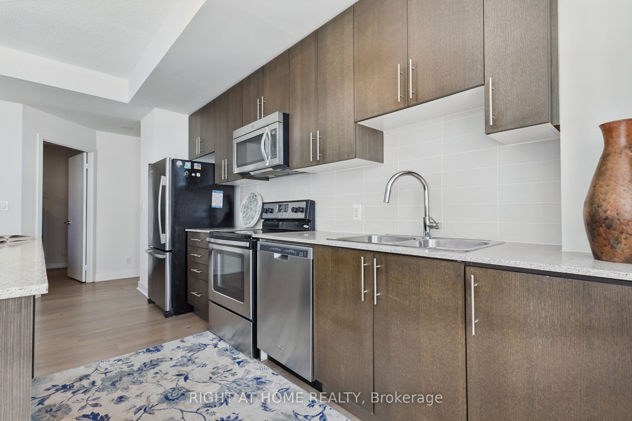 3985 Grand Park Drive 302 Property Photo 4