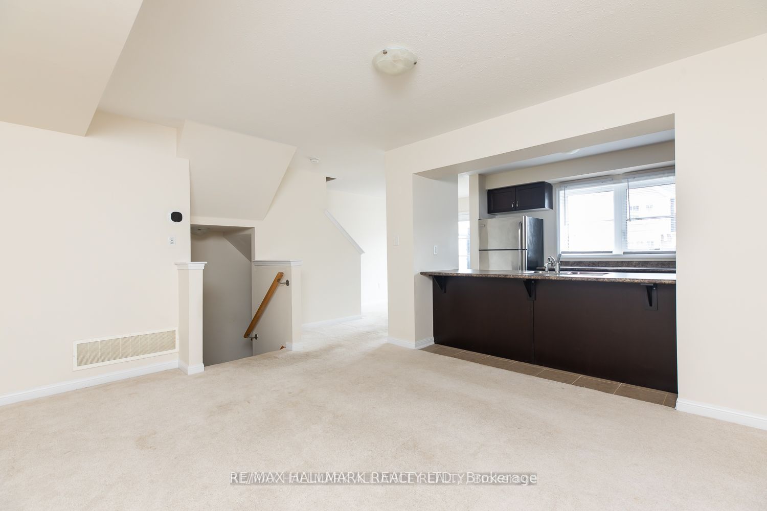 142 Baycliffe Crescent Property Photo 3