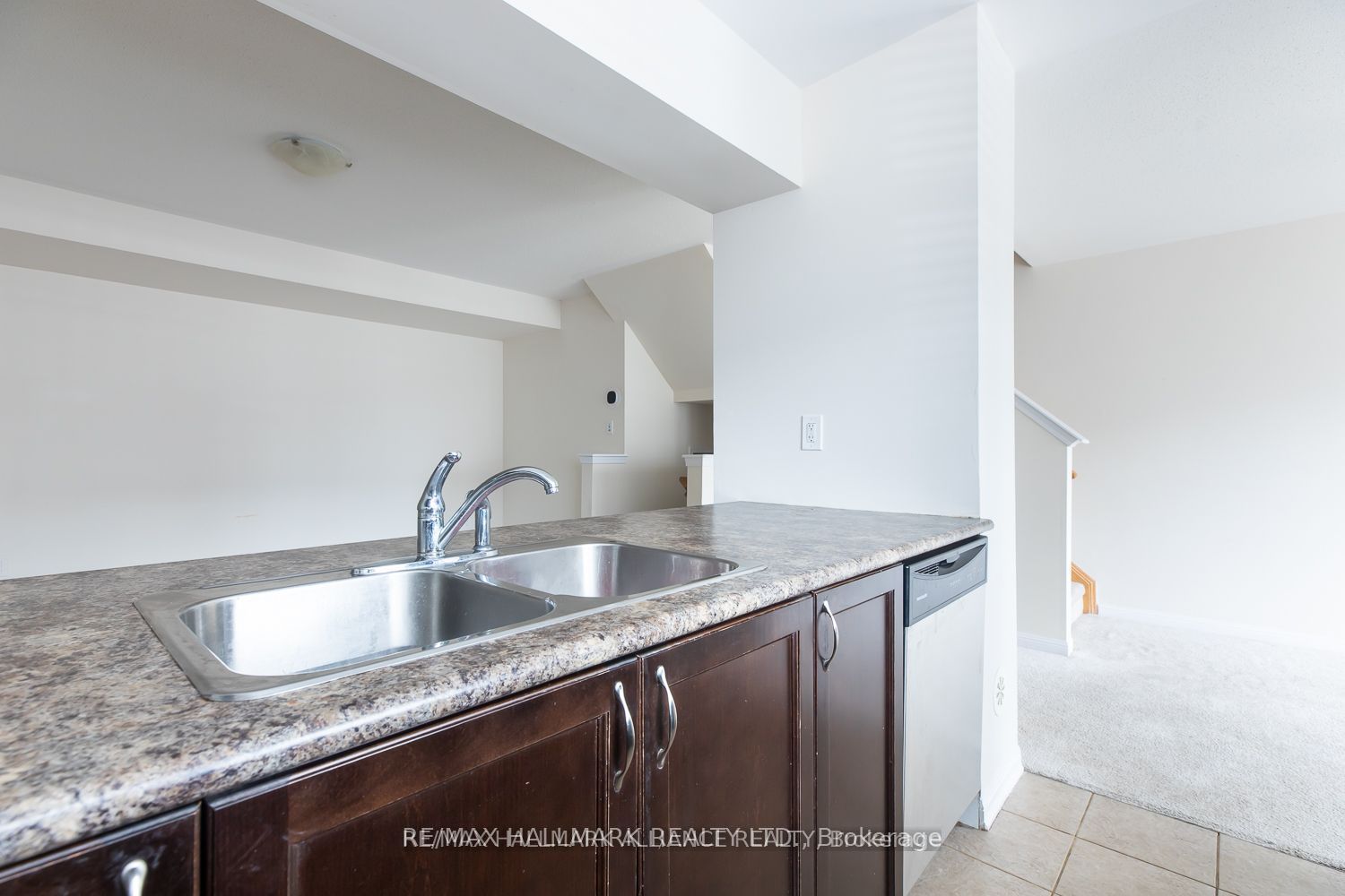 142 Baycliffe Crescent Property Photo 5