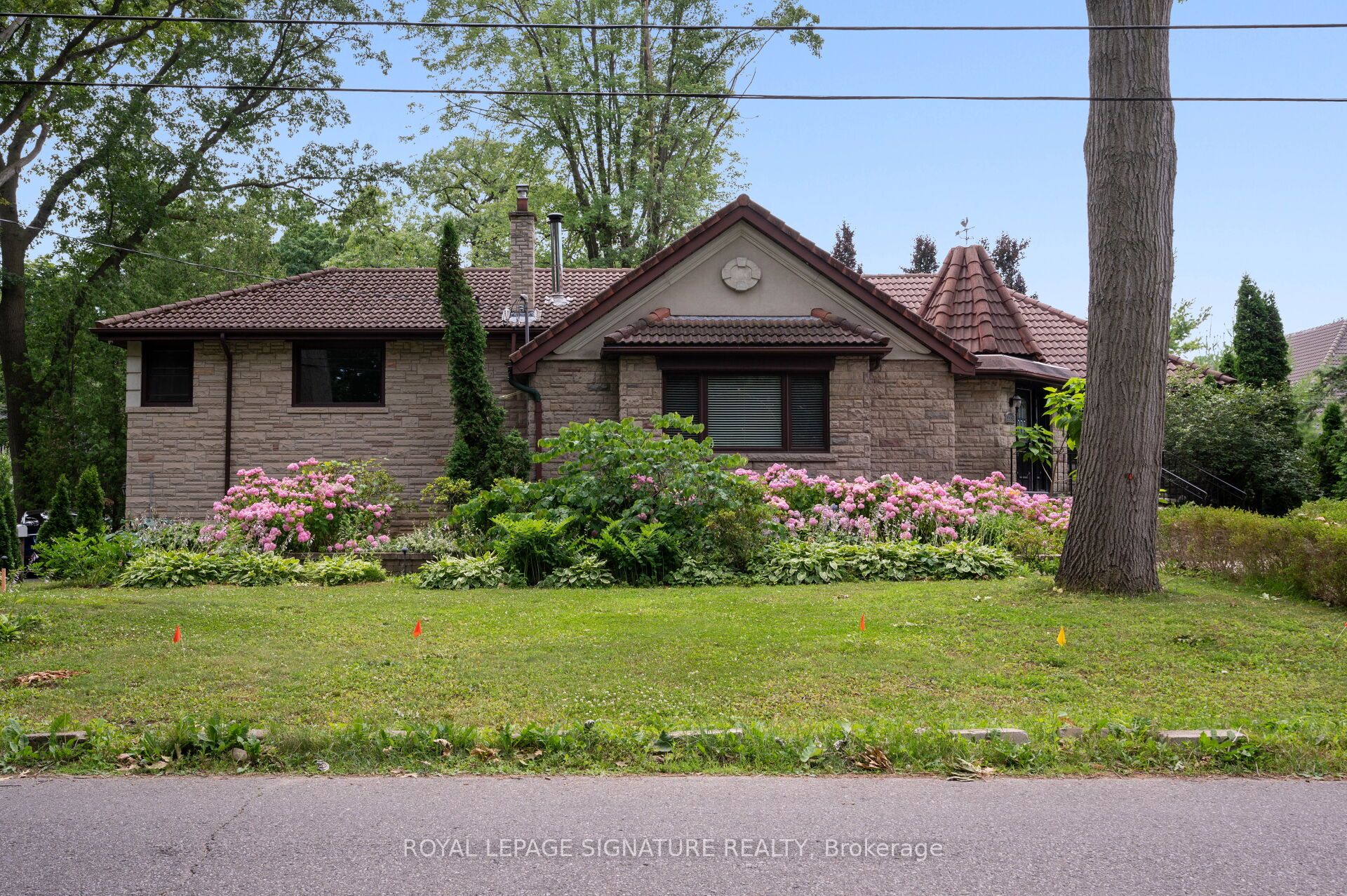 2234 Gordon Drive Property Photo 1