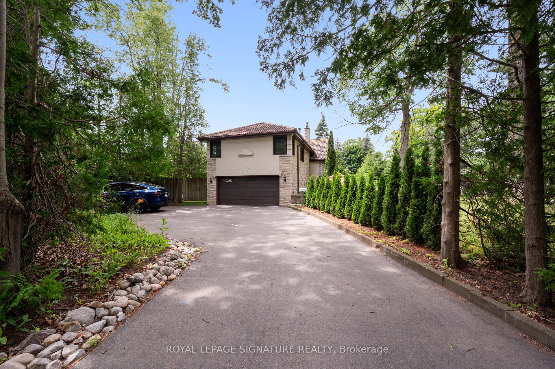 2234 Gordon Drive Property Photo 2