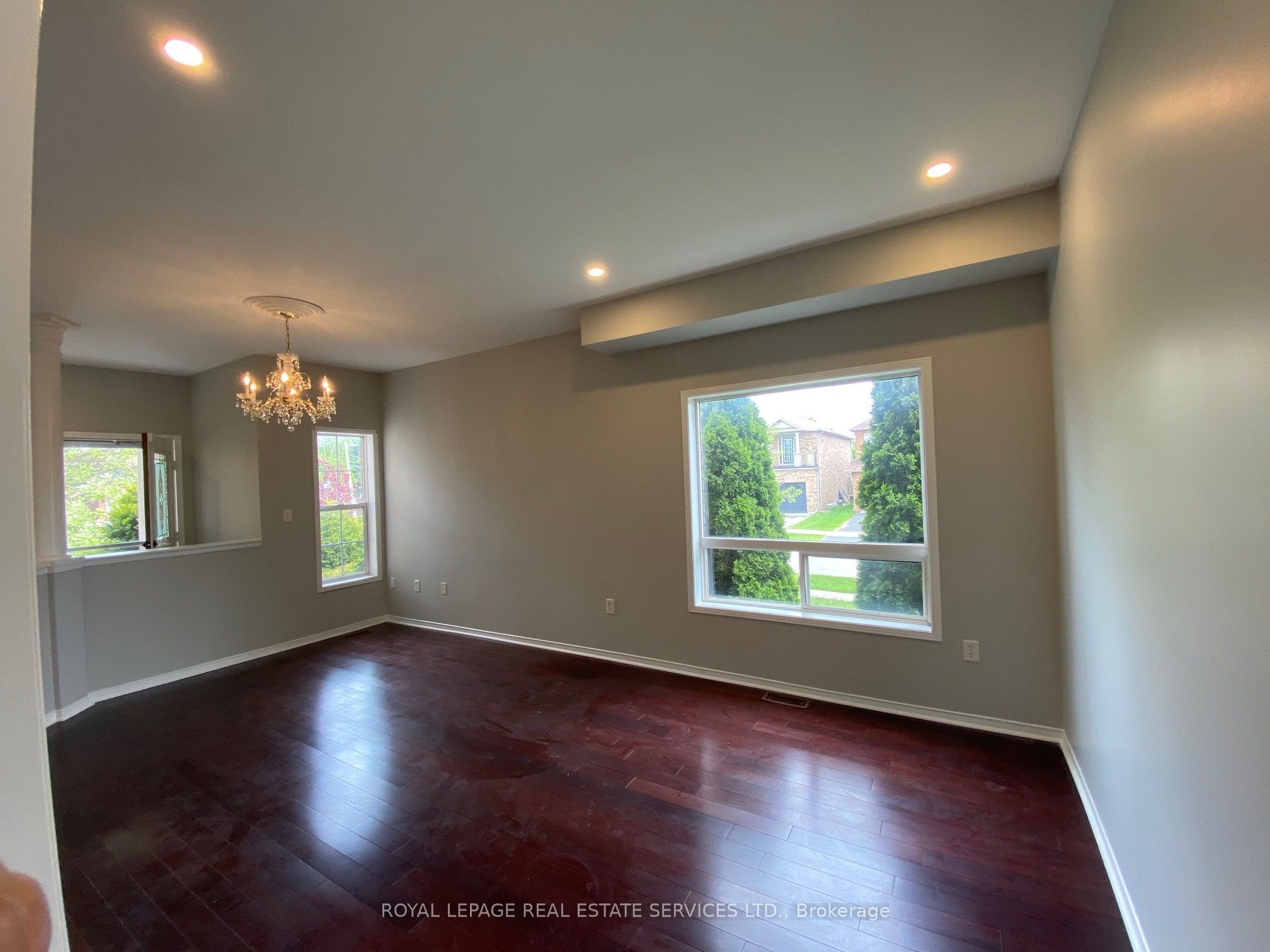 2362 Woodridge Way Property Photo 4