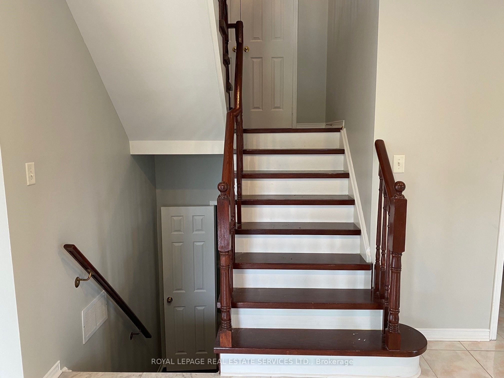 2362 Woodridge Way Property Photo 7