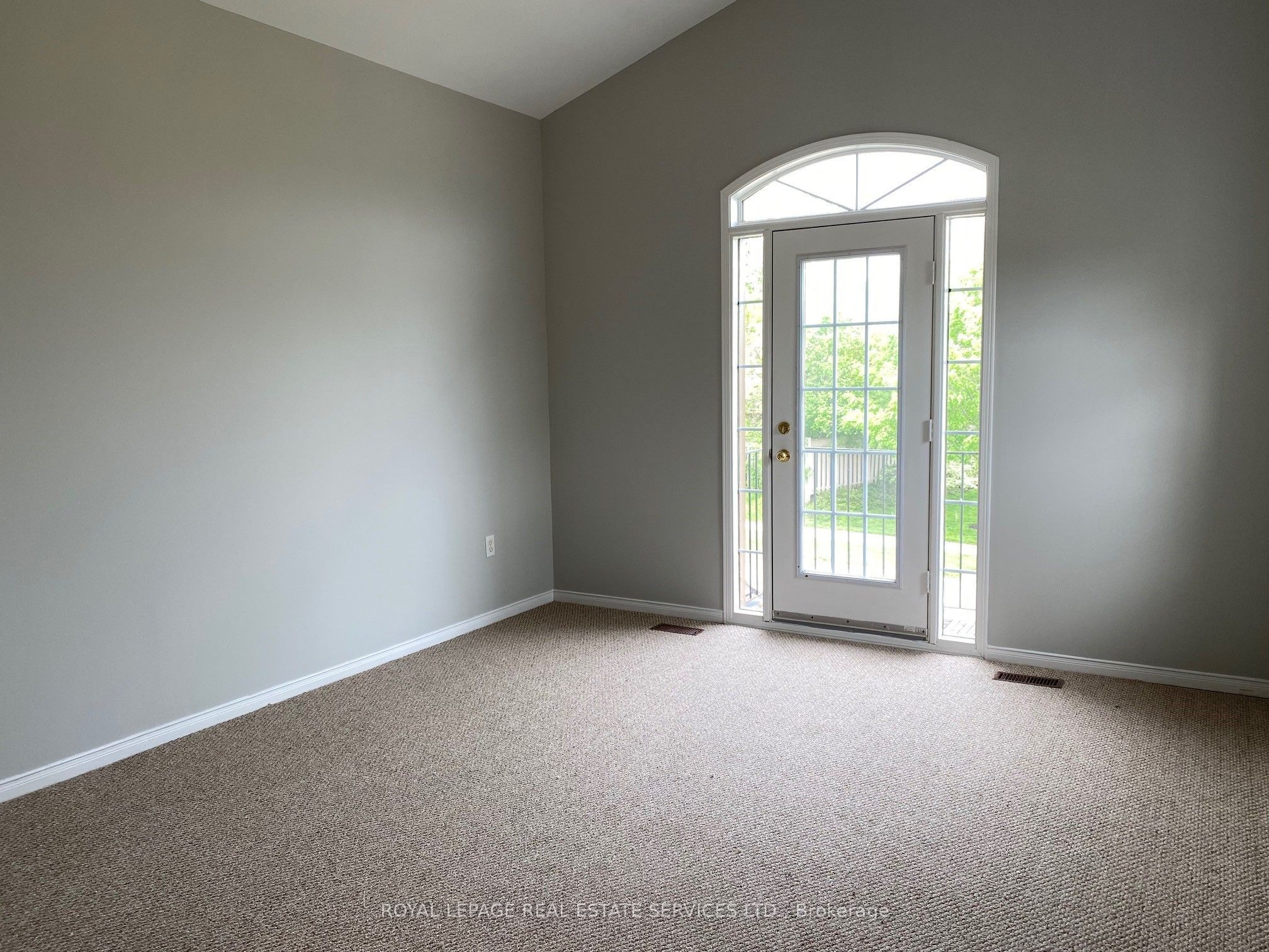 2362 Woodridge Way Property Photo 9