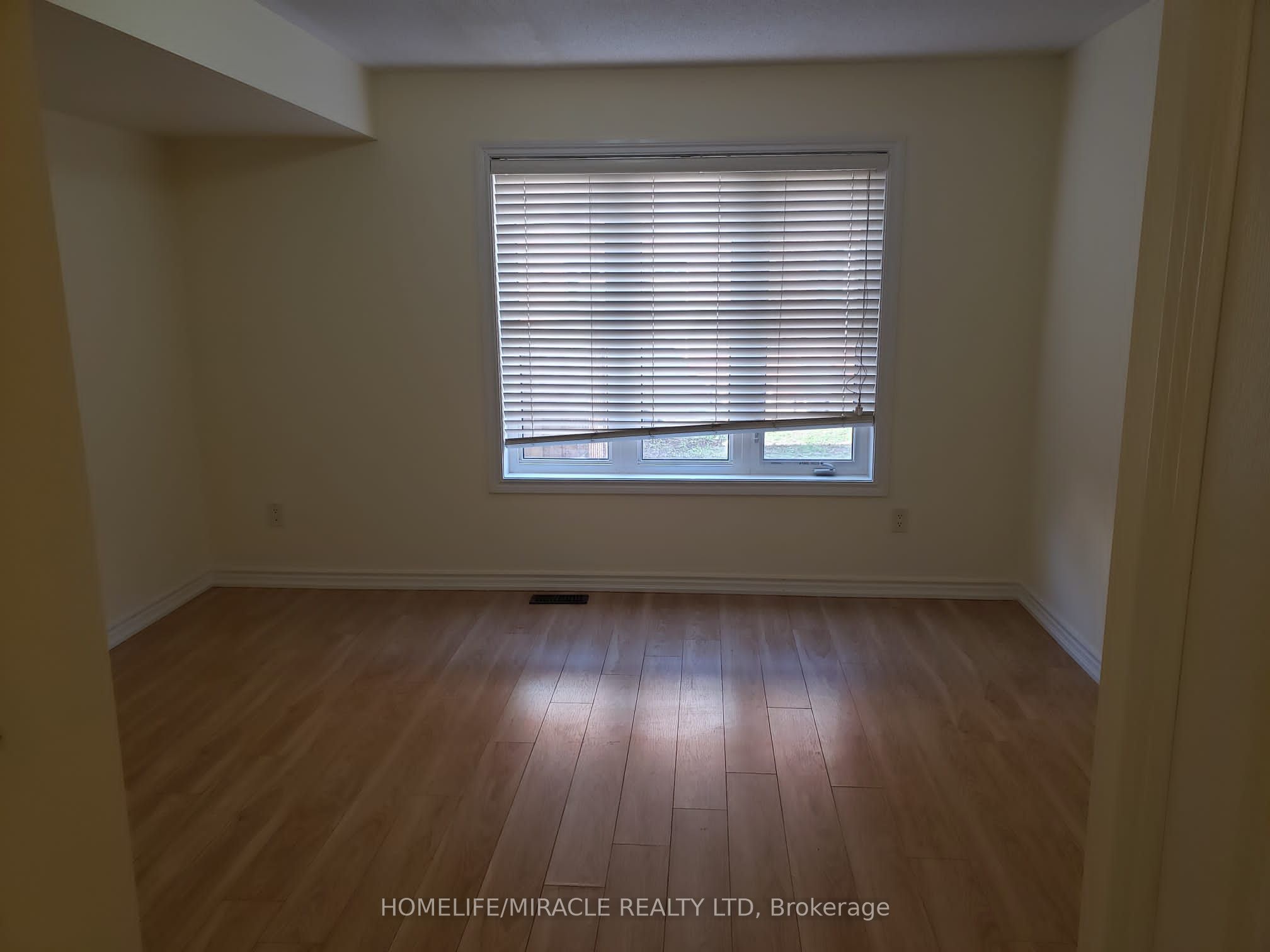 W13634758 Property Photo 6