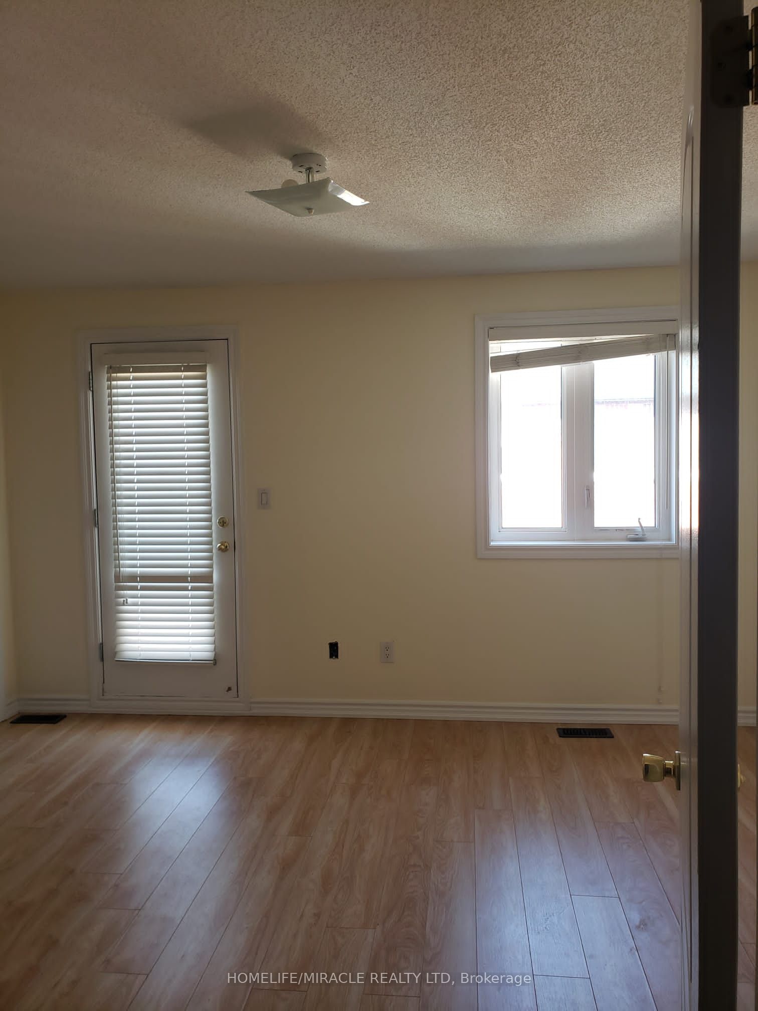 W13634758 Property Photo 7