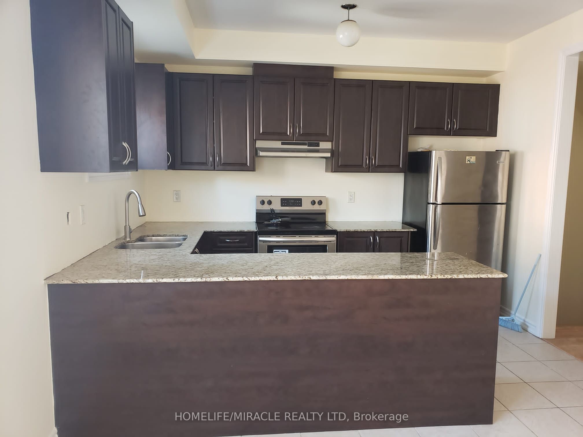 W13634758 Property Photo 12