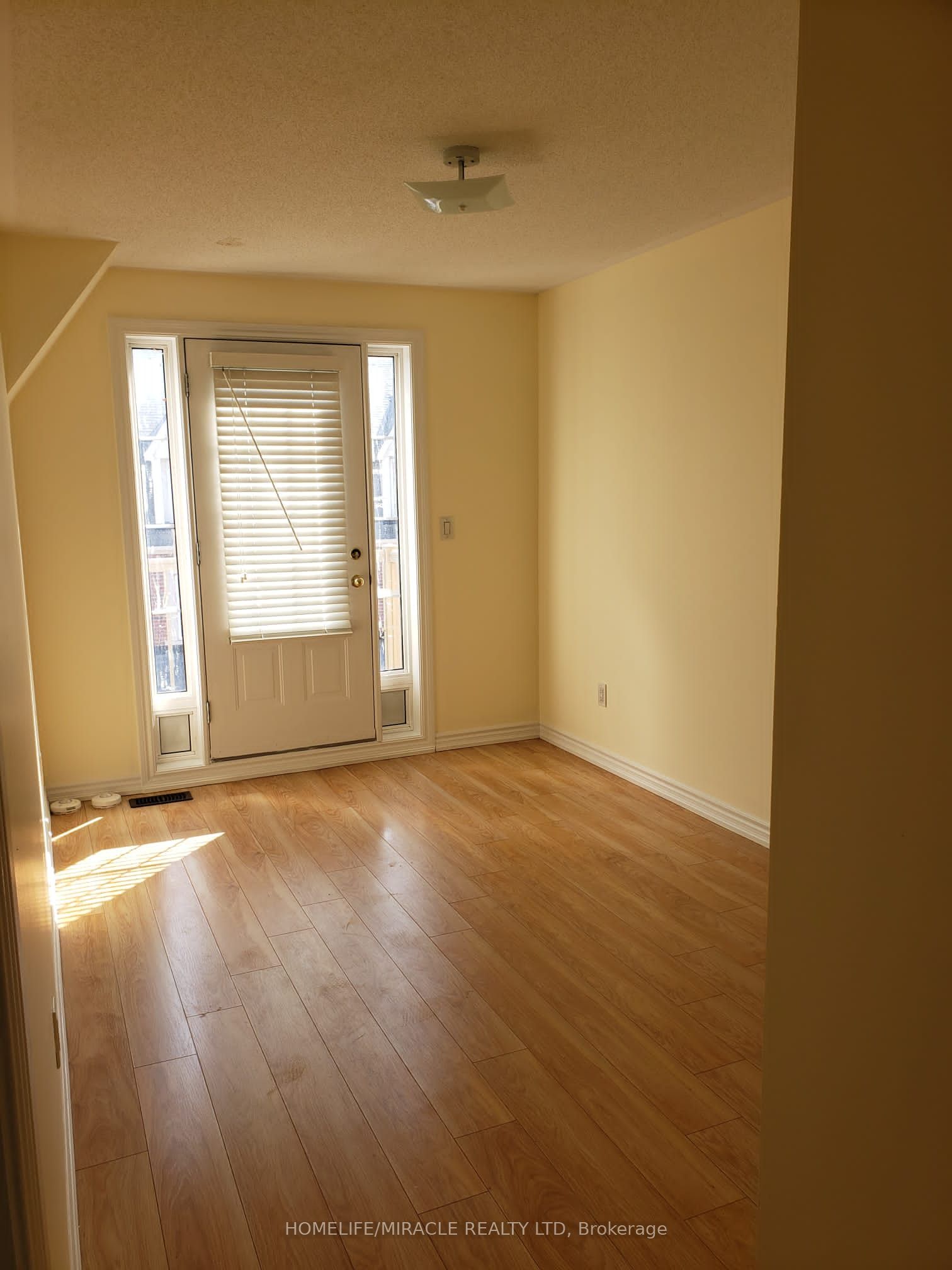 W13634758 Property Photo 17