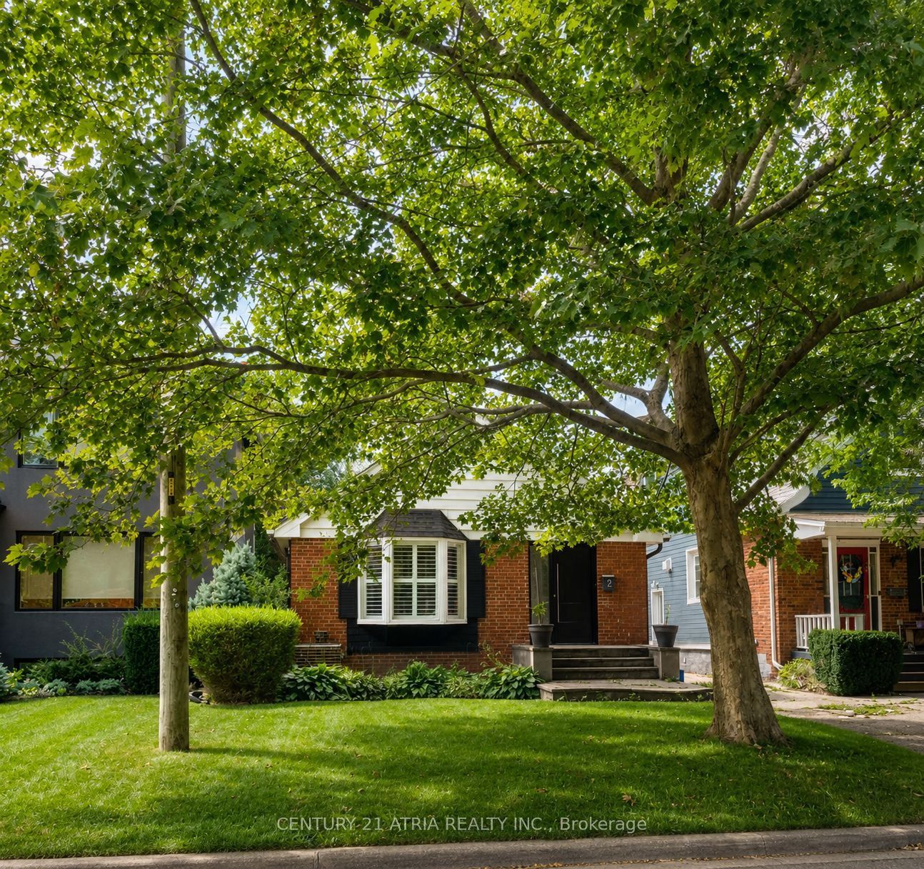 2 Crystal Crescent Property Photo 1