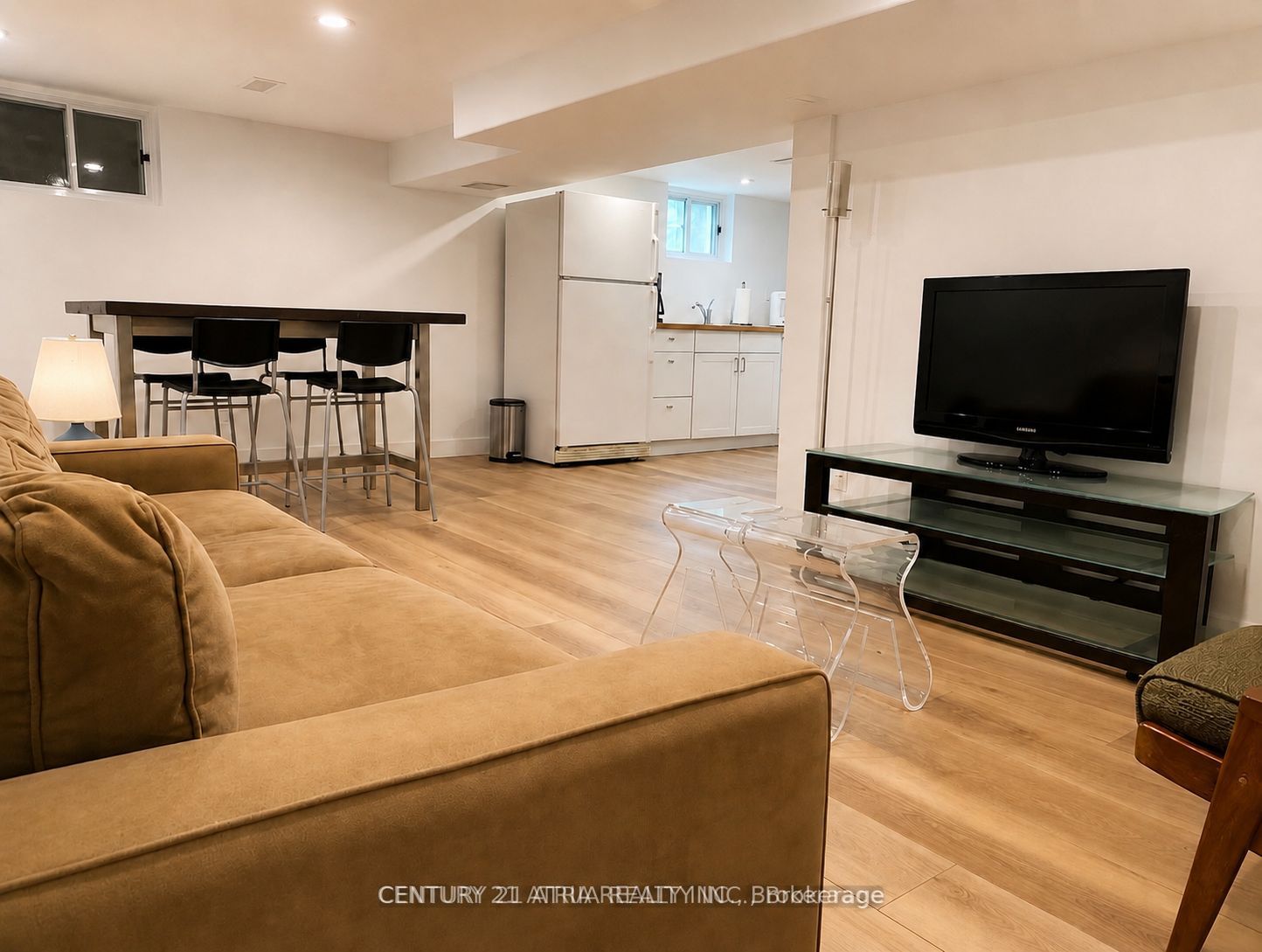 2 Crystal Crescent Property Photo 3