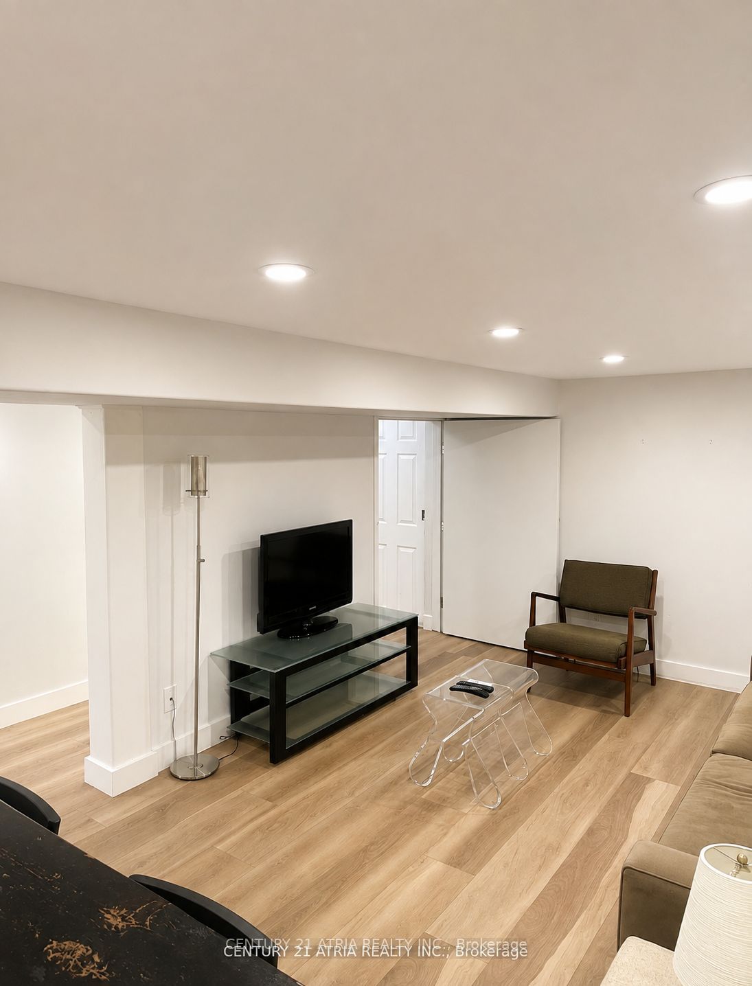 2 Crystal Crescent Property Photo 5