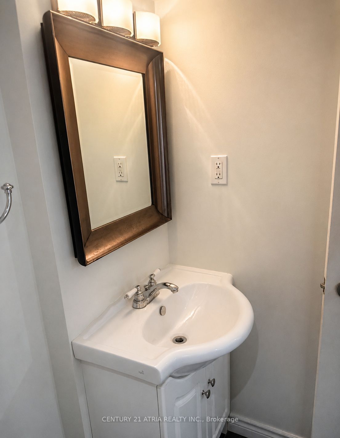 2 Crystal Crescent Property Photo 16