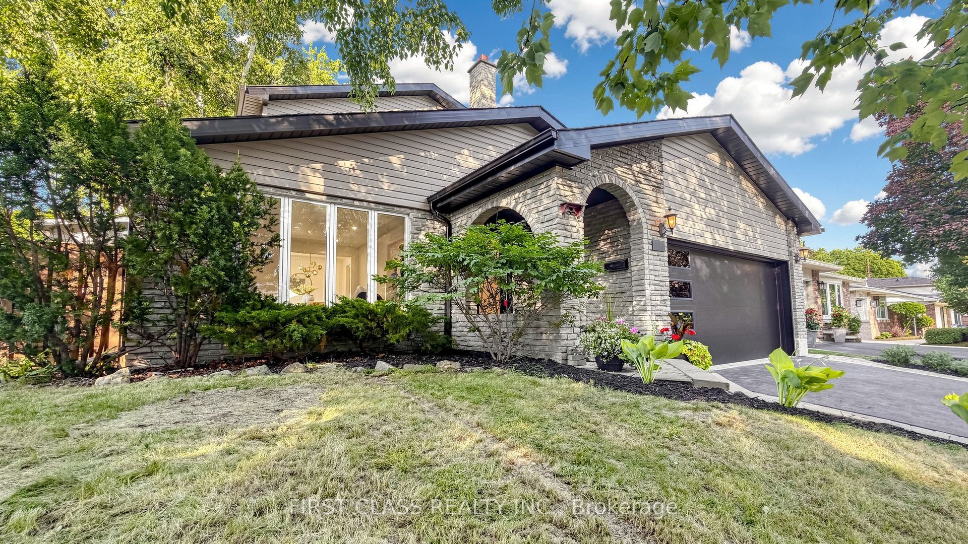 2337 Devon Road Property Photo 2