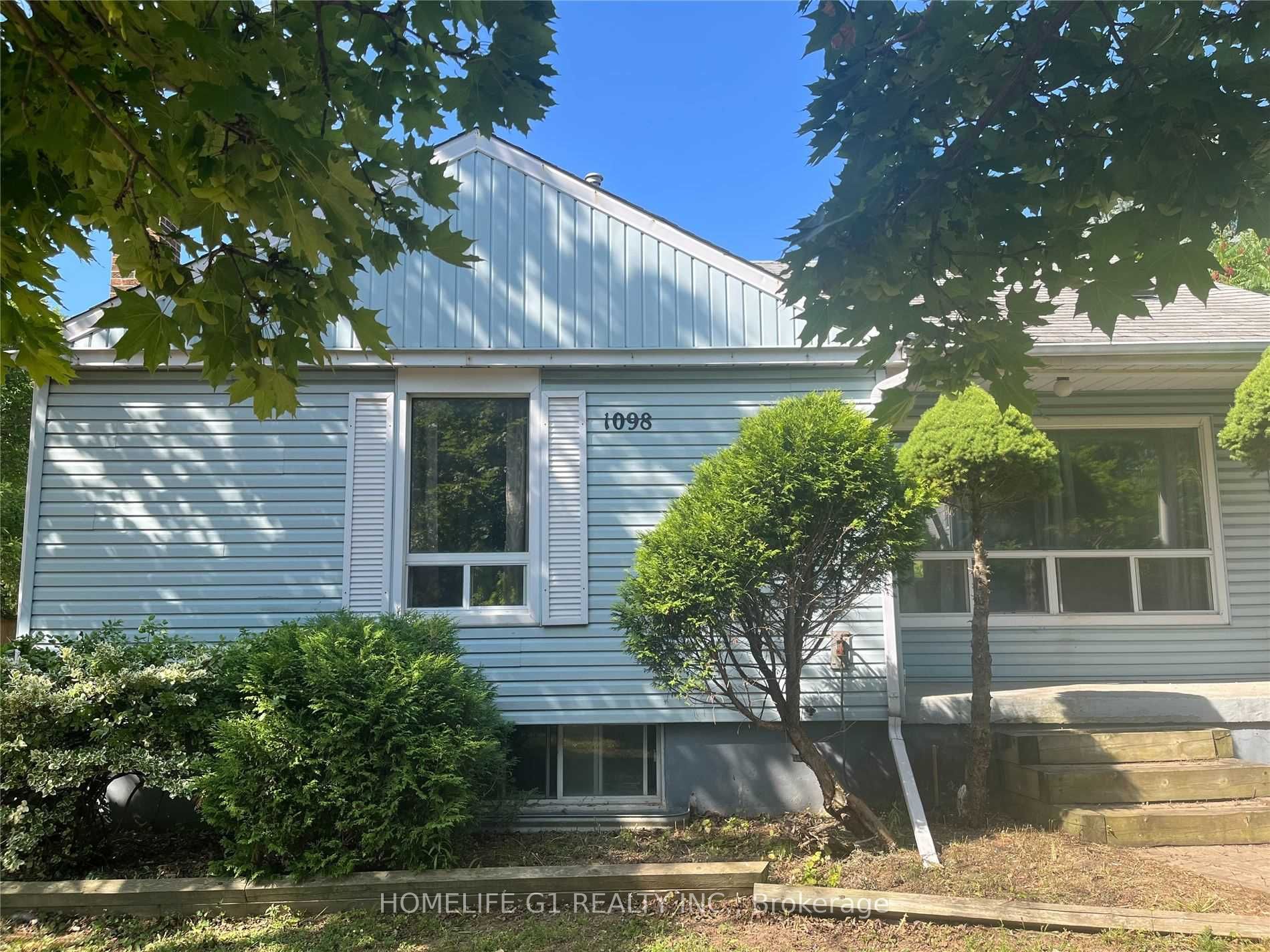 1098 Kent Avenue Property Photo 1