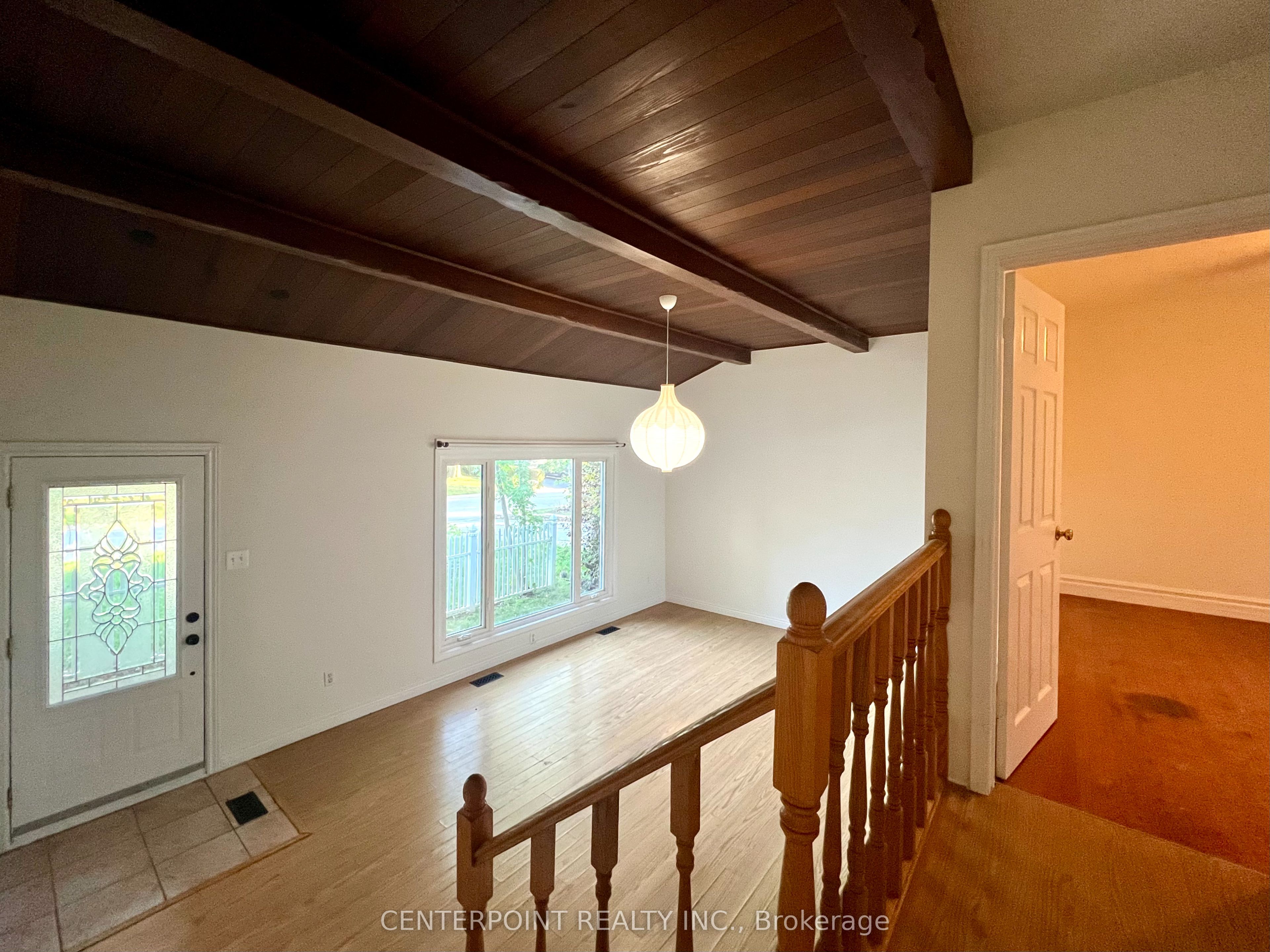 287 Kent Crescent Property Photo 5