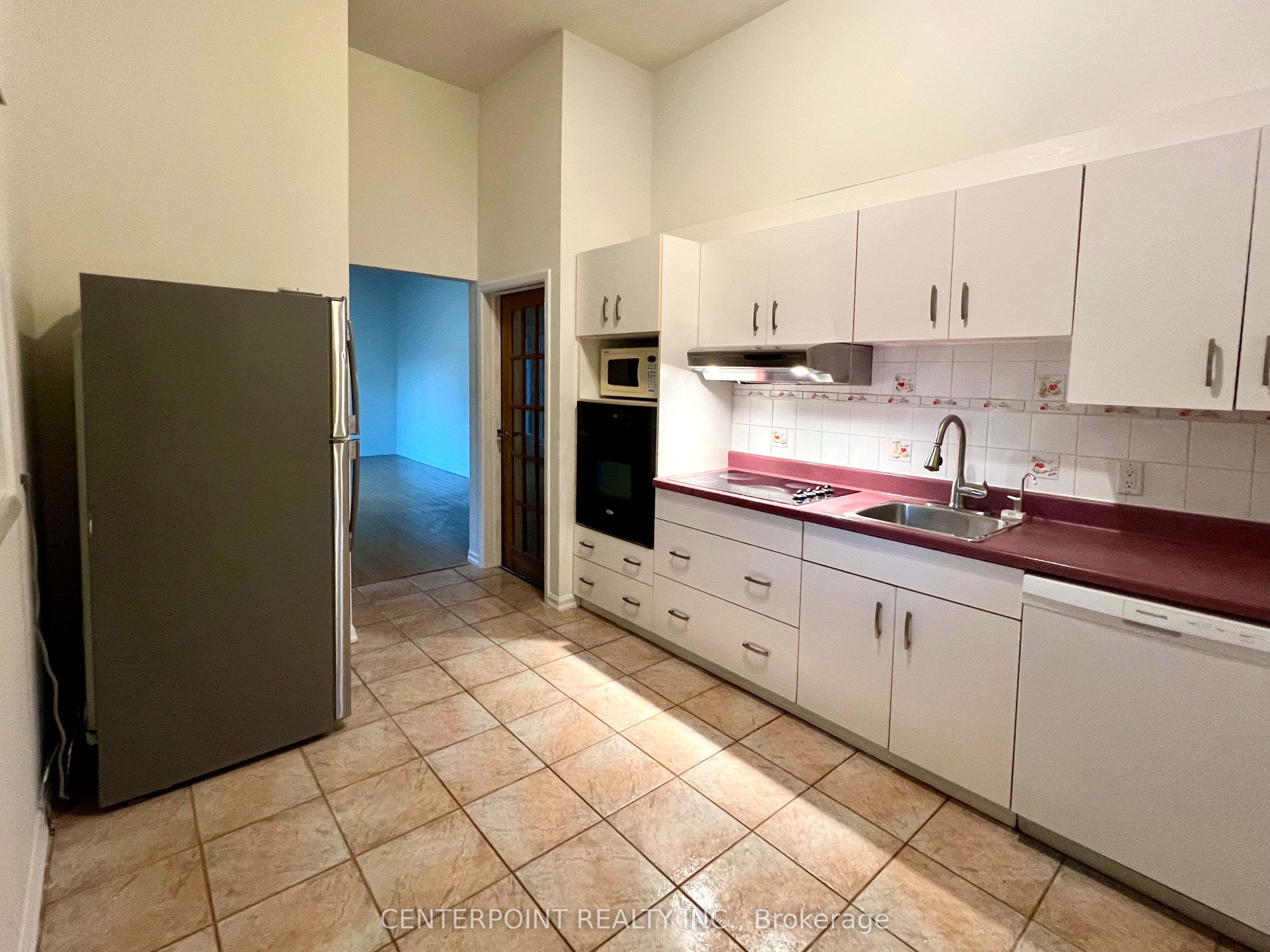 287 Kent Crescent Property Photo 6
