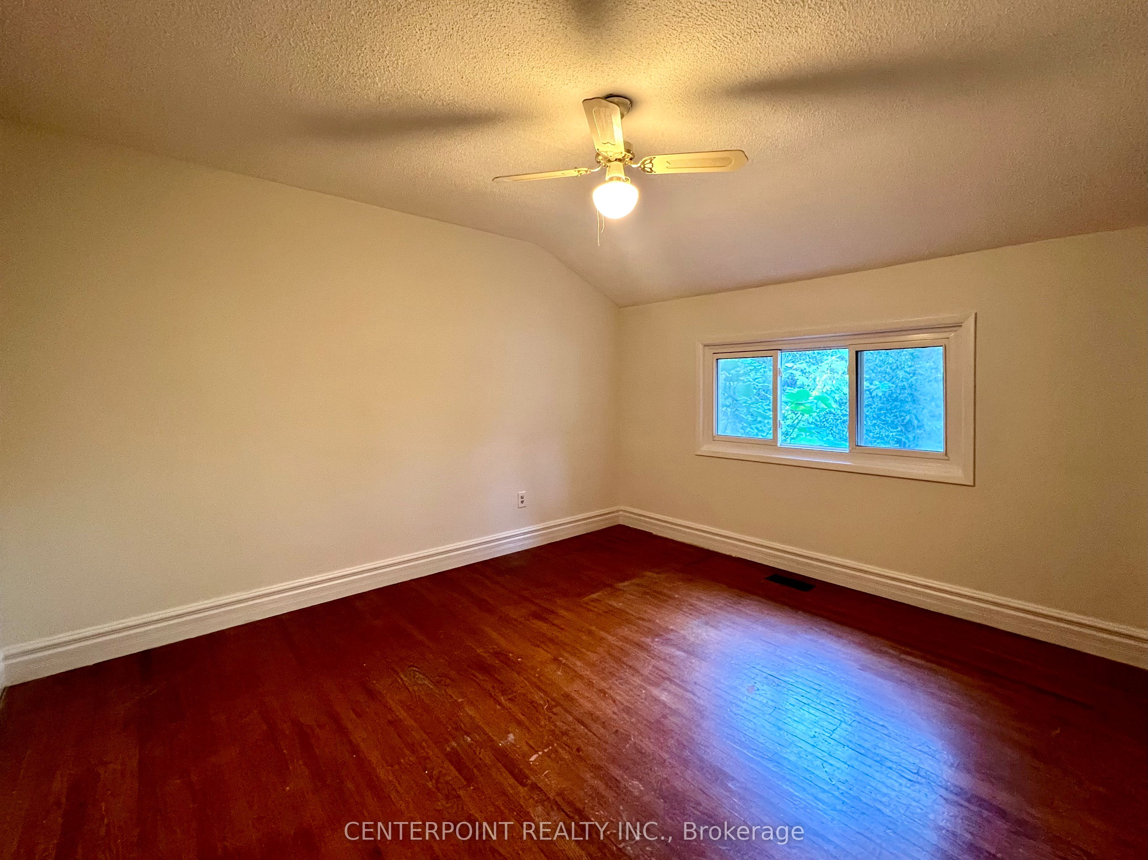 287 Kent Crescent Property Photo 8