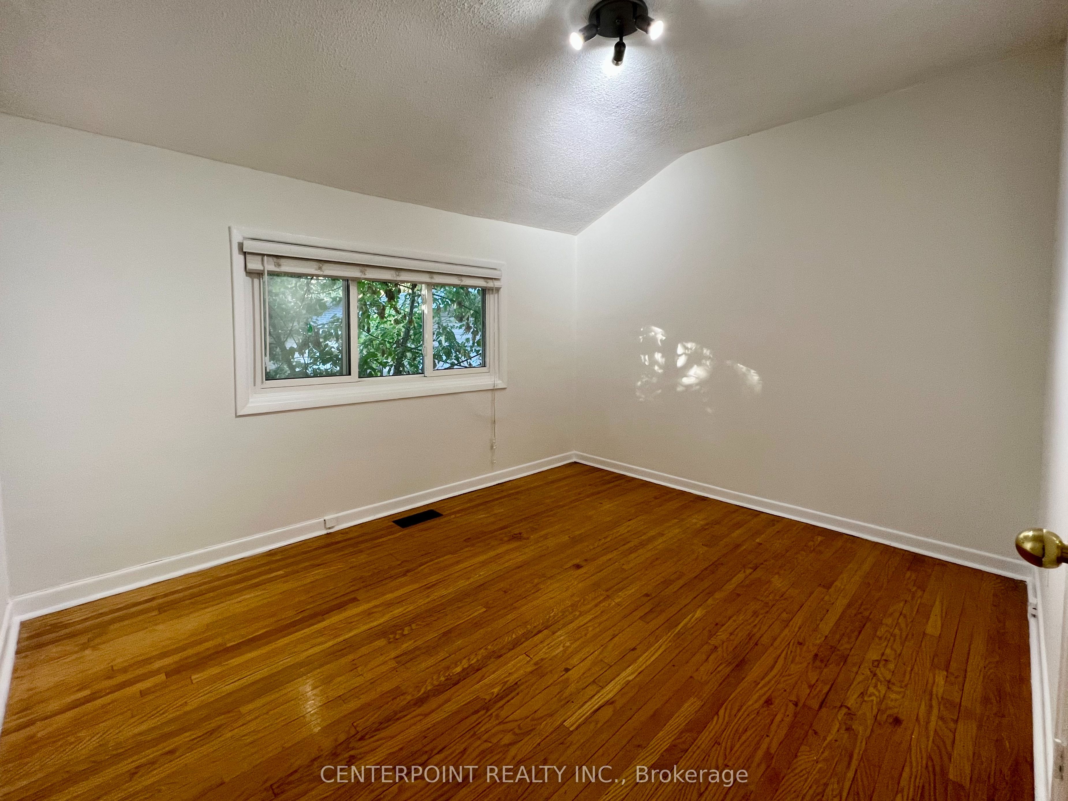 287 Kent Crescent Property Photo 10