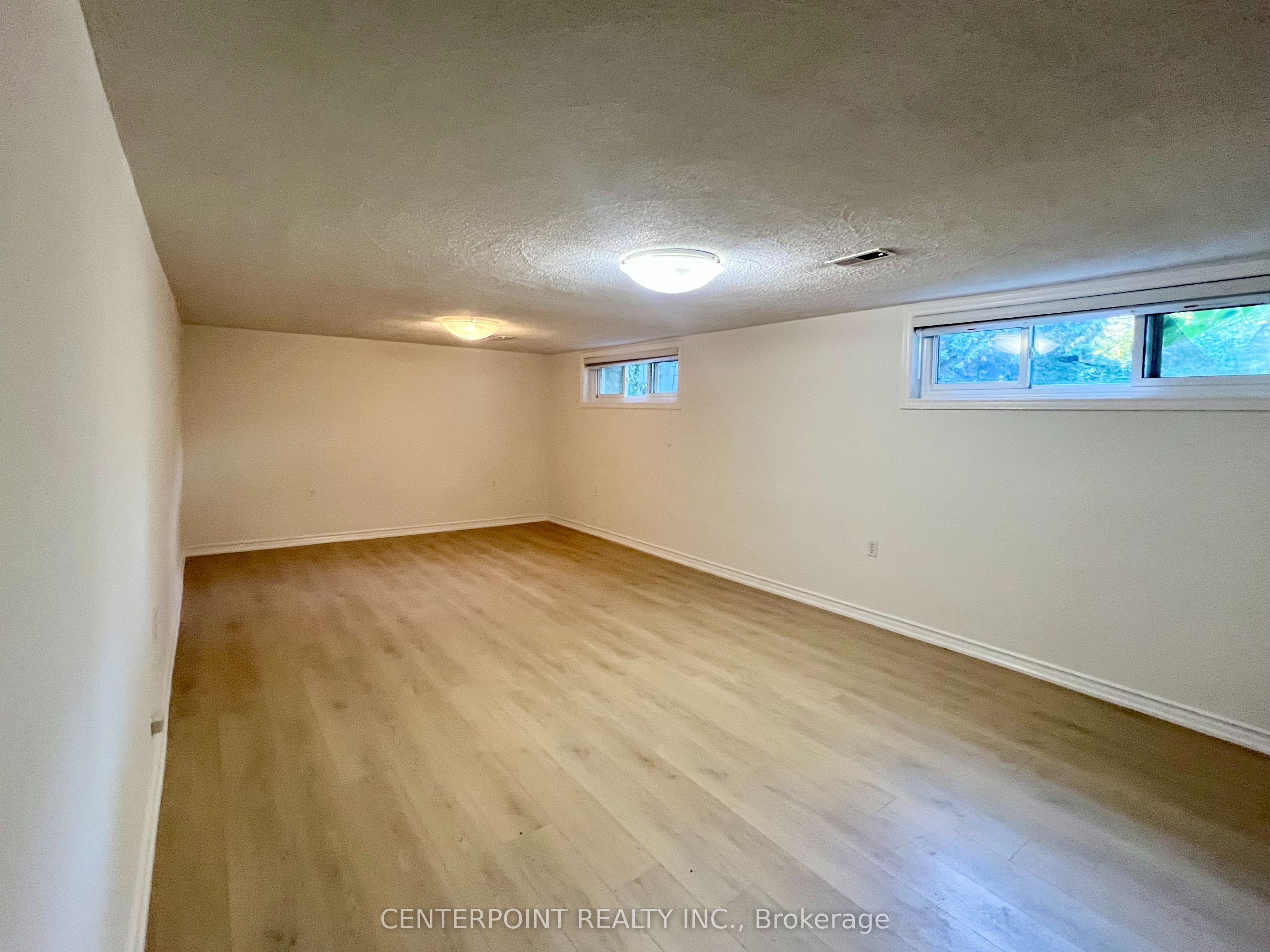 287 Kent Crescent Property Photo 12