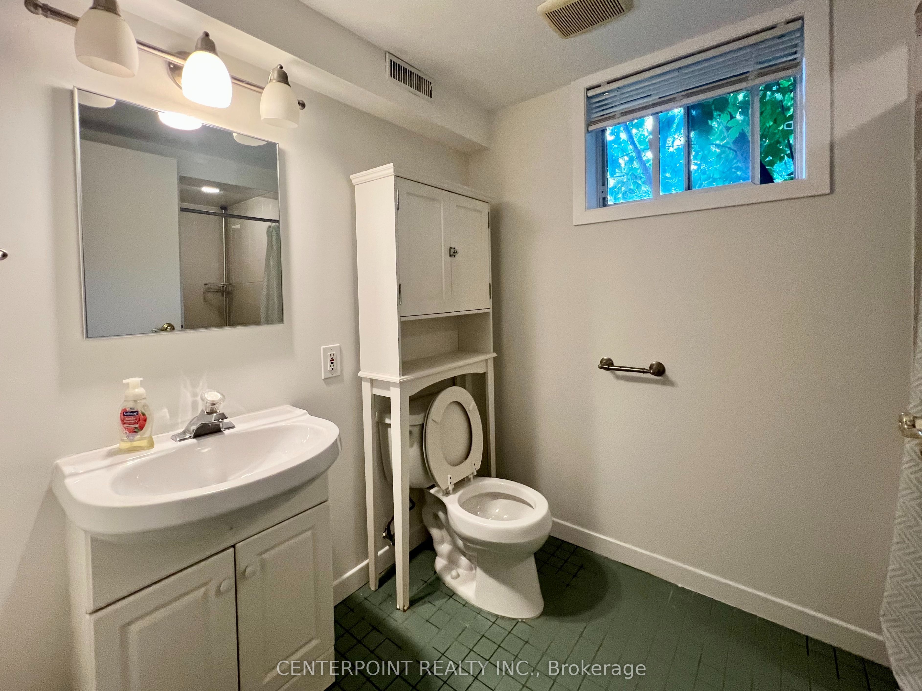 287 Kent Crescent Property Photo 13