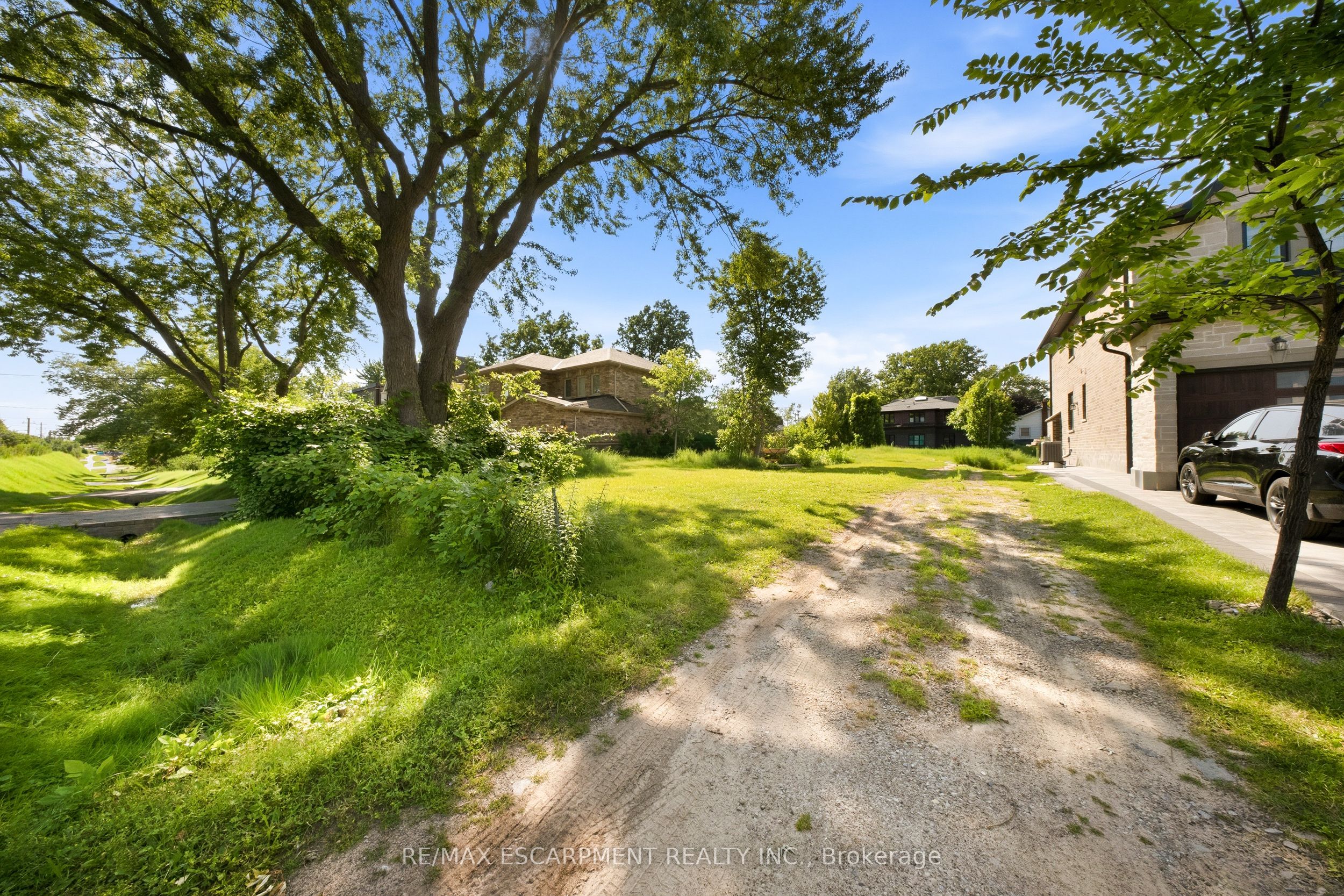 75 Troy Street Property Photo 7