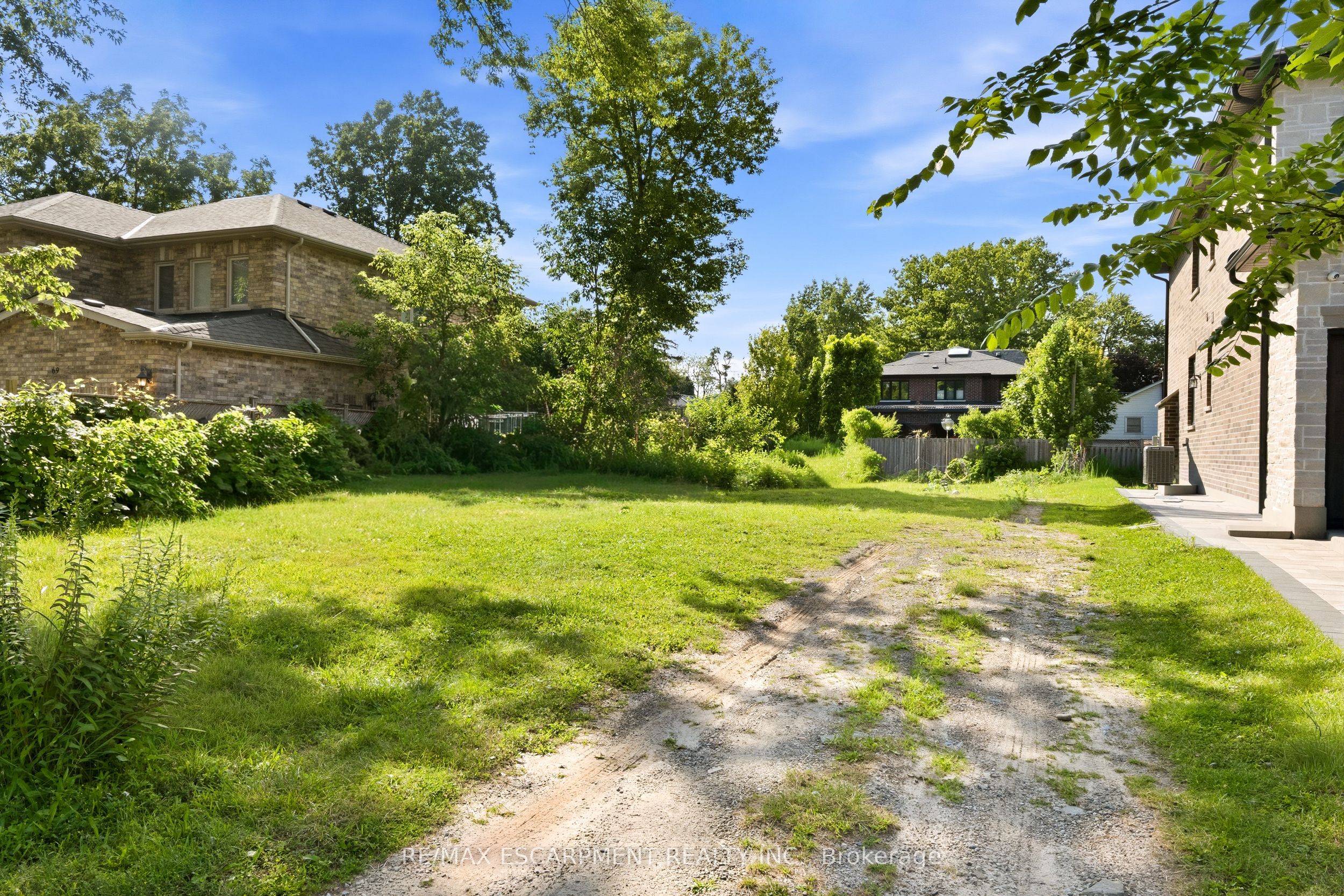 75 Troy Street Property Photo 8