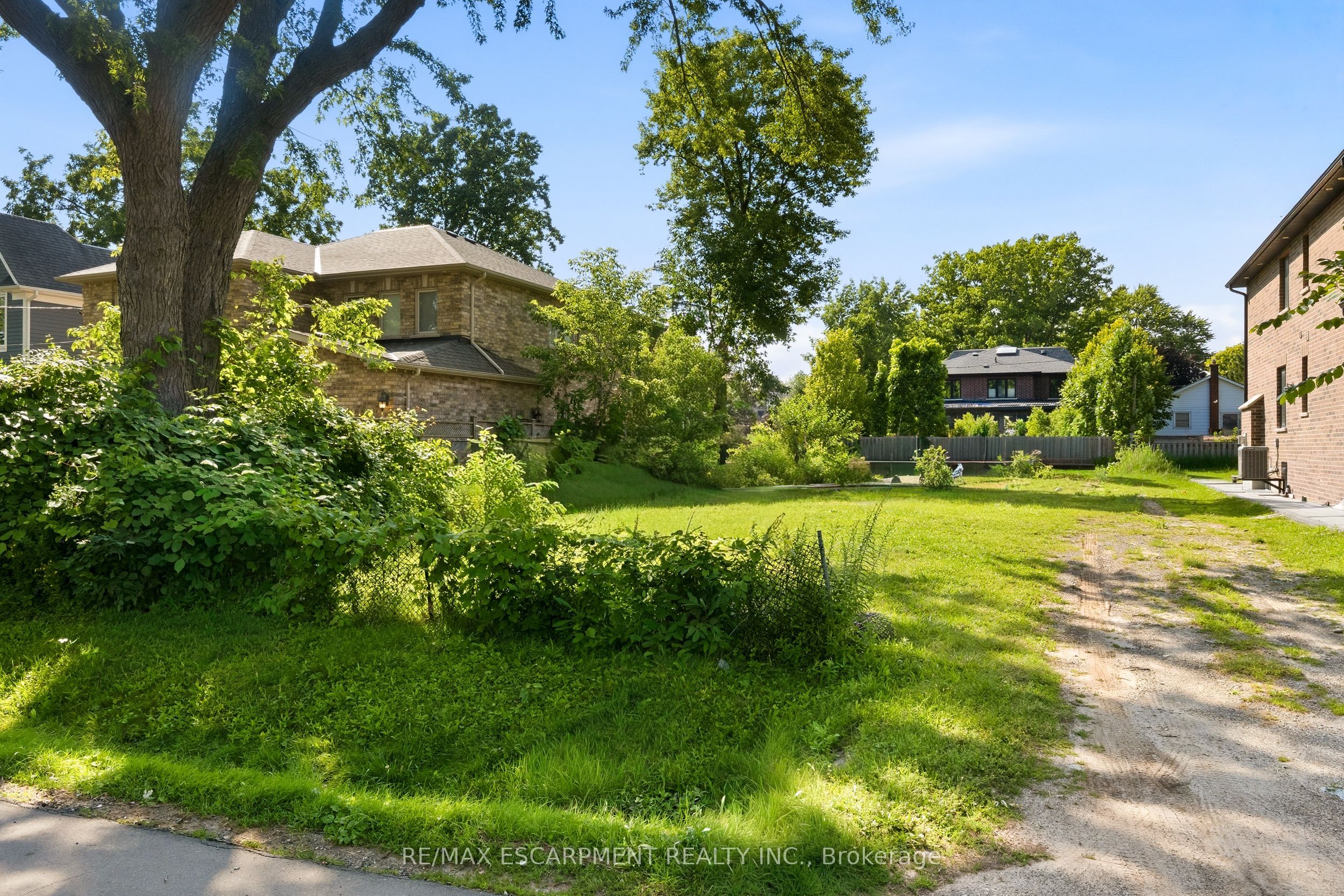 75 Troy Street Property Photo 18