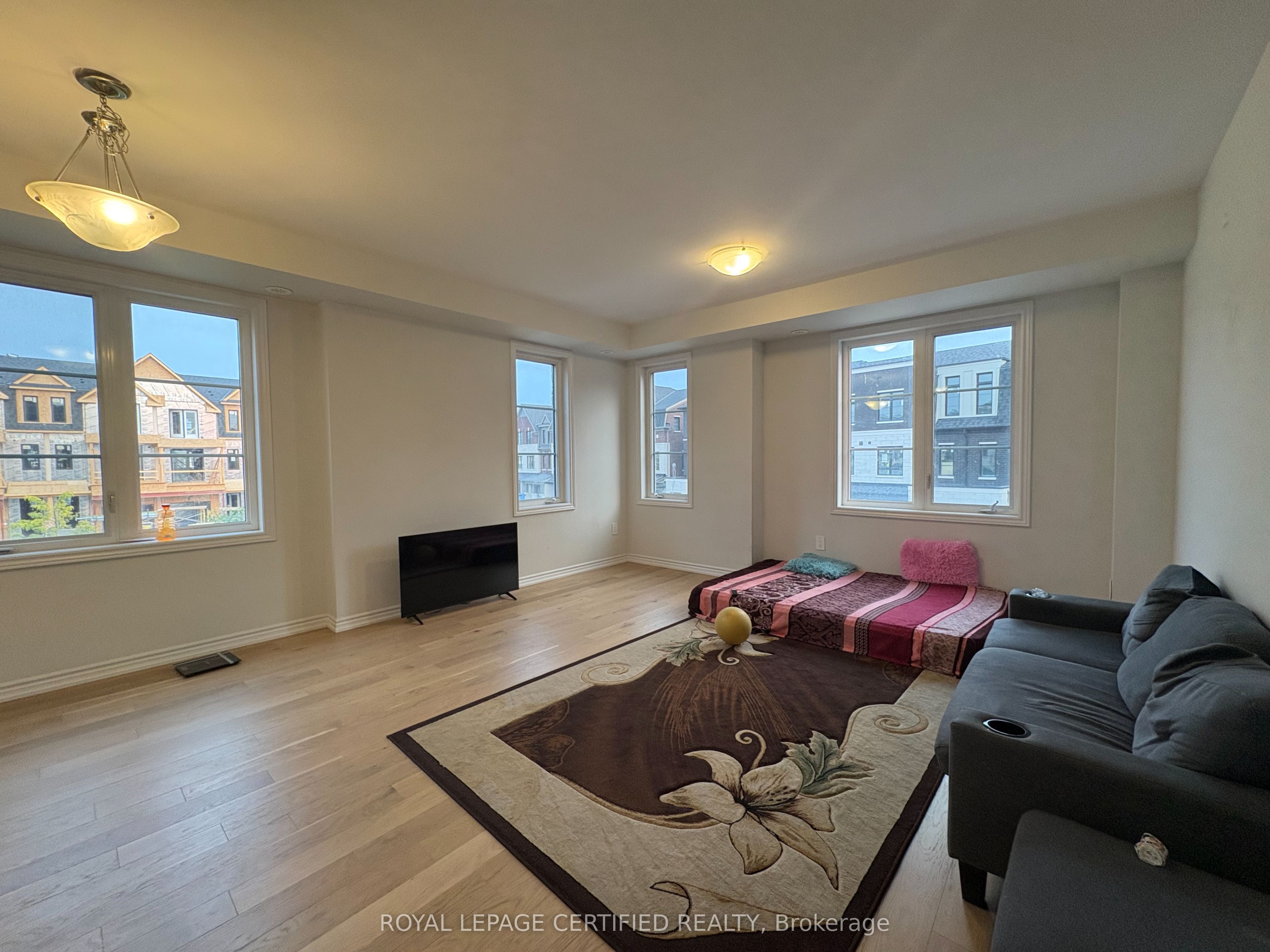 5970 Saigon Street Property Photo 10