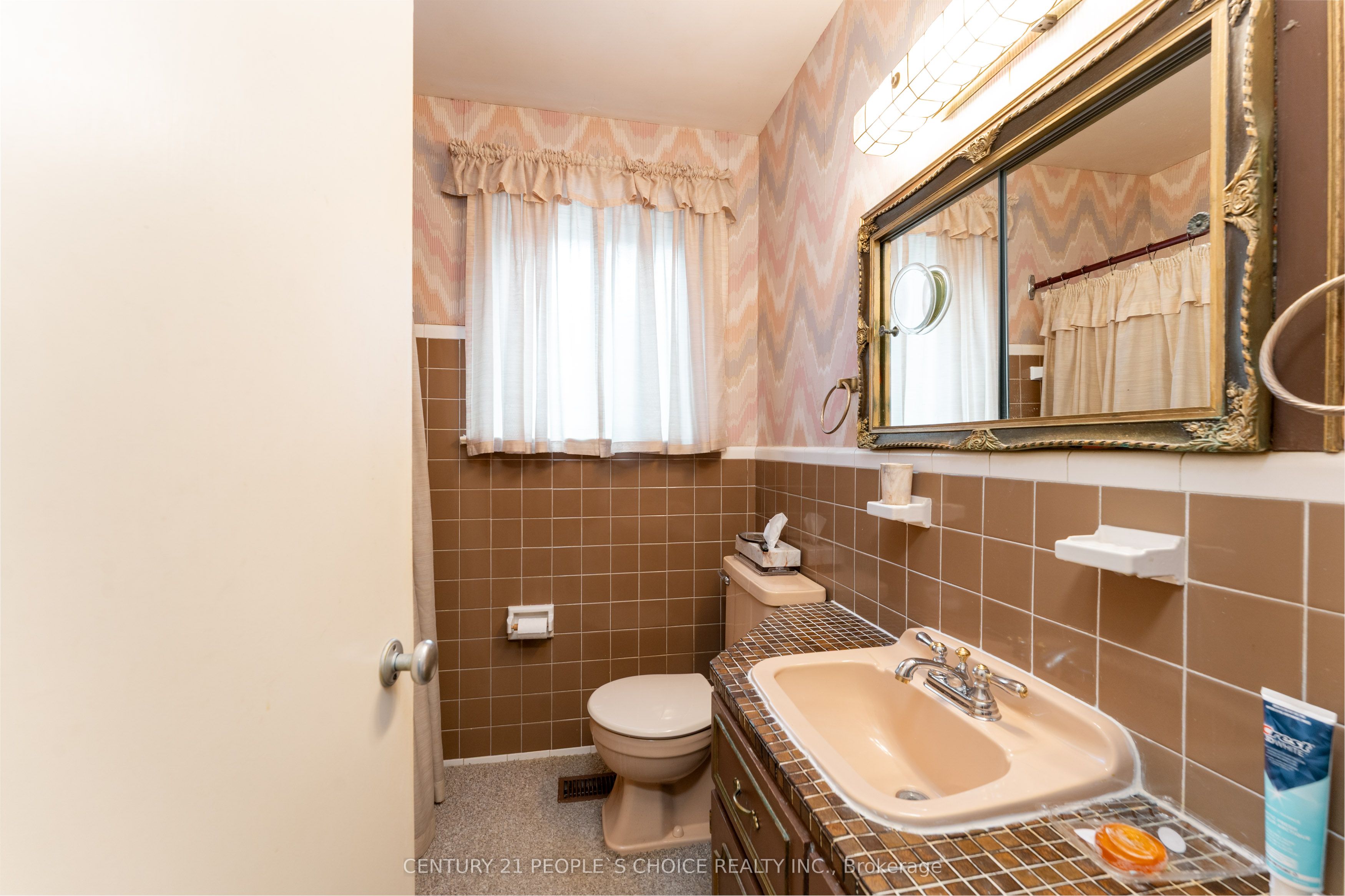 82 Hadrian Drive Property Photo 16