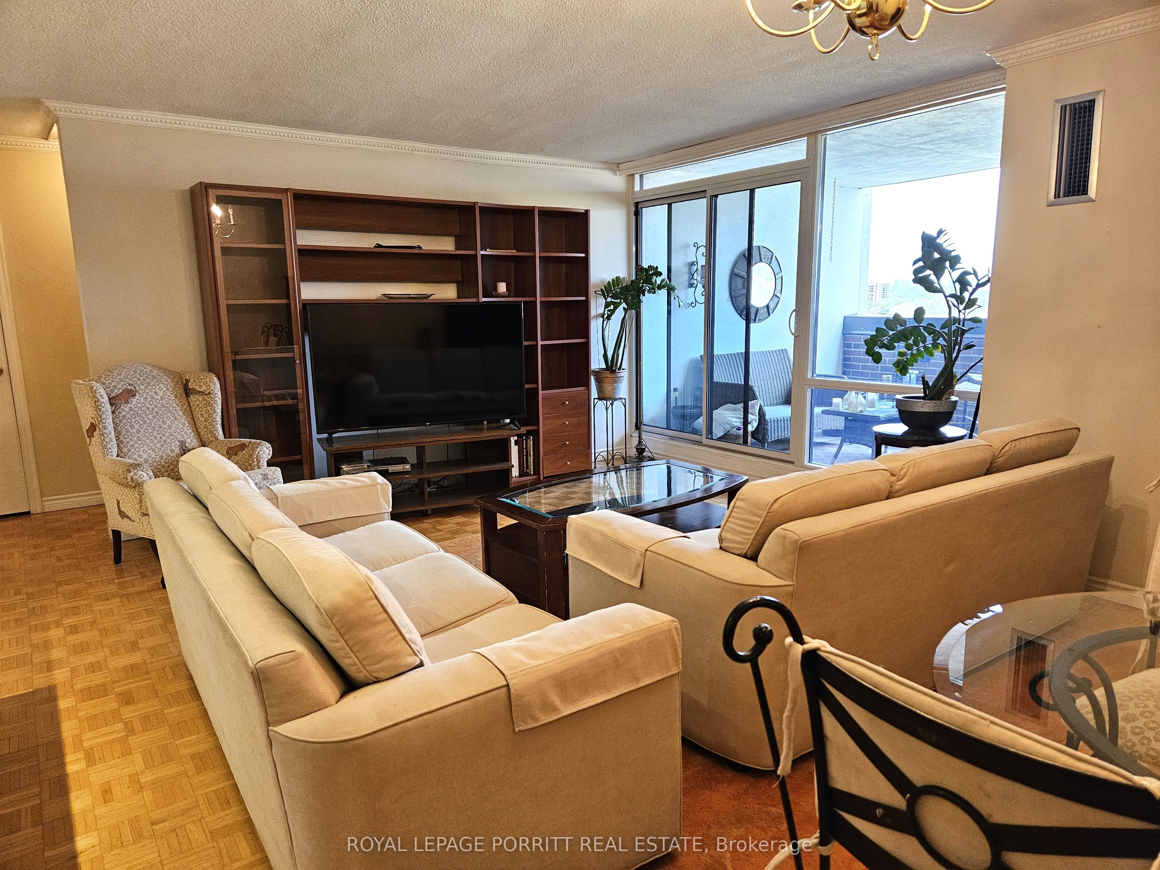 1535 Lakeshore Road E 1704 Property Photo 8