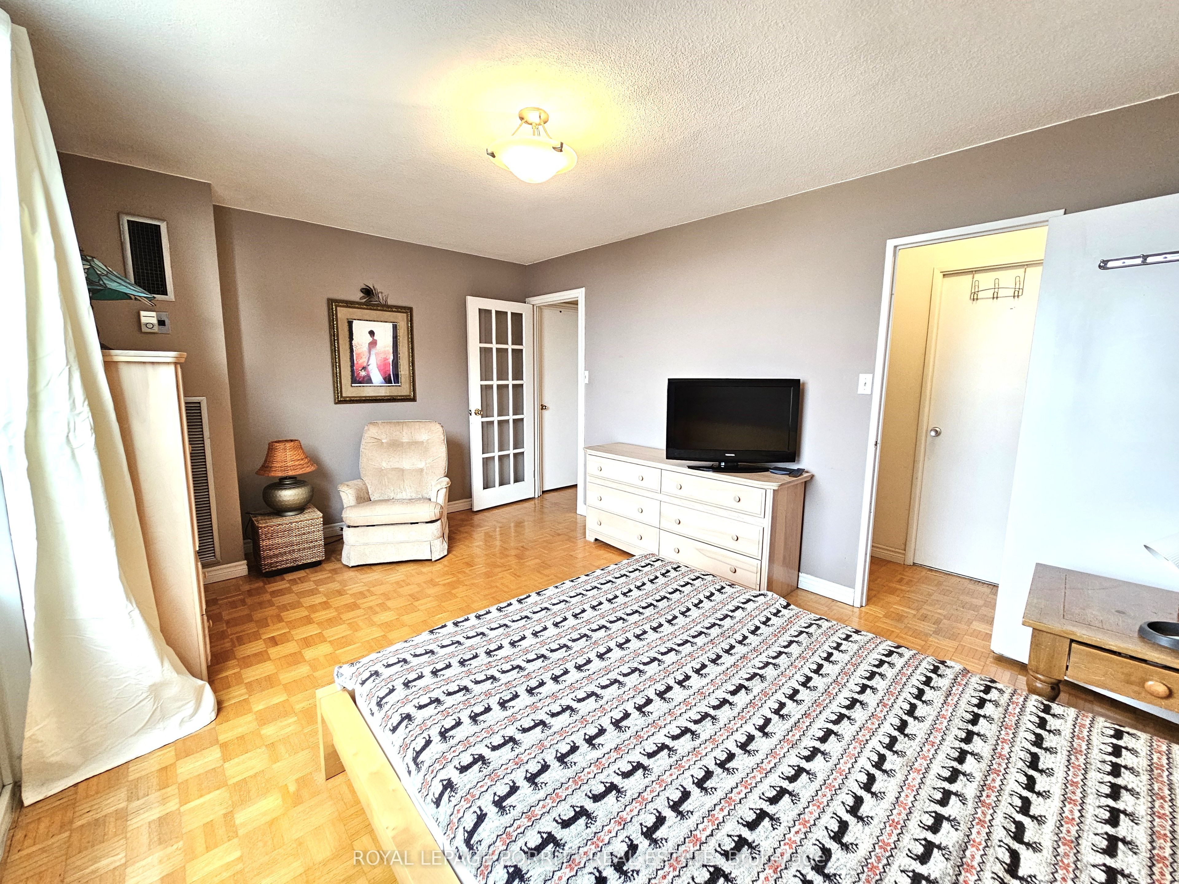 1535 Lakeshore Road E 1704 Property Photo 13
