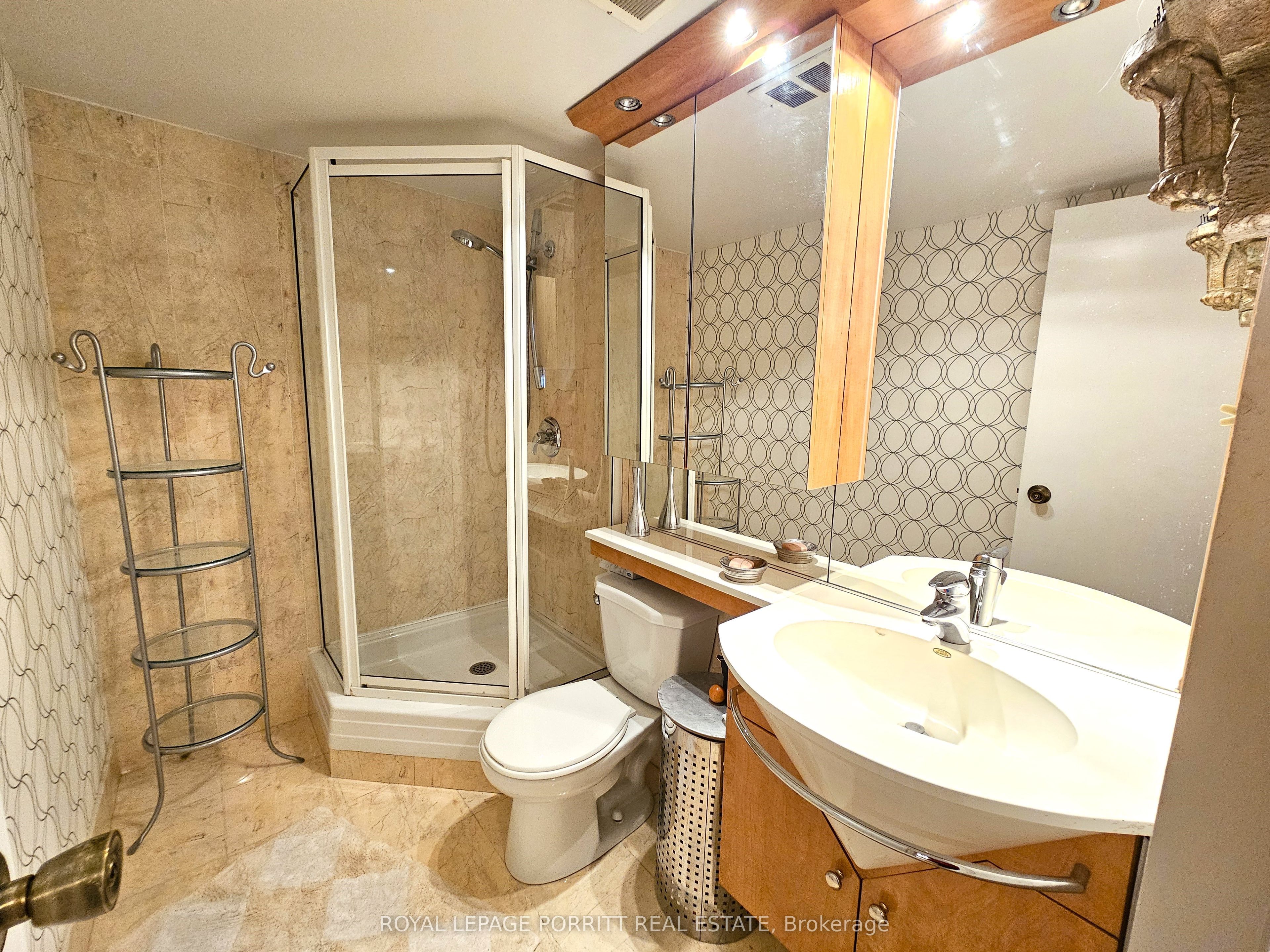 1535 Lakeshore Road E 1704 Property Photo 20