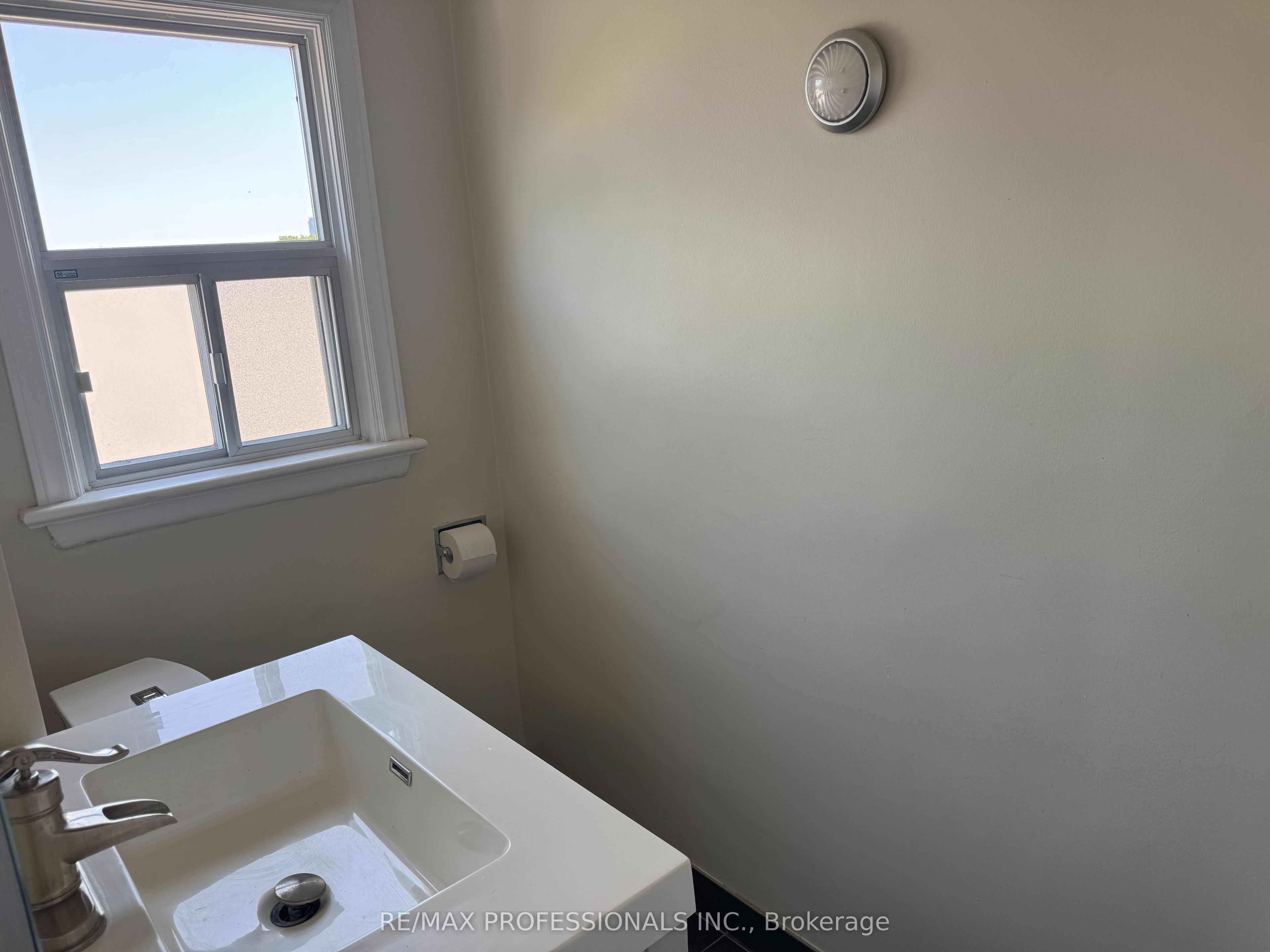 145 Yorkview Drive Main Property Photo 10