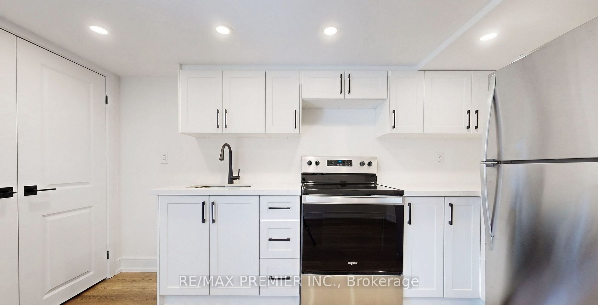 208 Mcroberts Avenue W Lower Property Photo 4