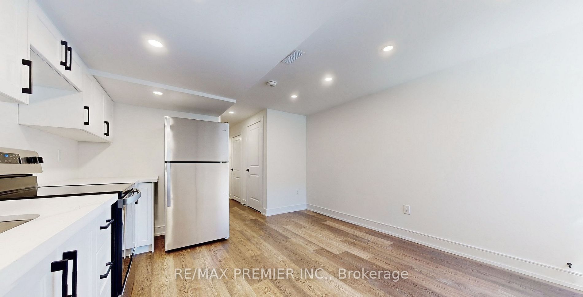 208 Mcroberts Avenue W Lower Property Photo 7