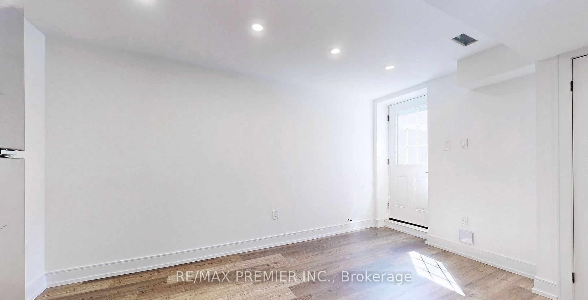 208 Mcroberts Avenue W Lower Property Photo 10