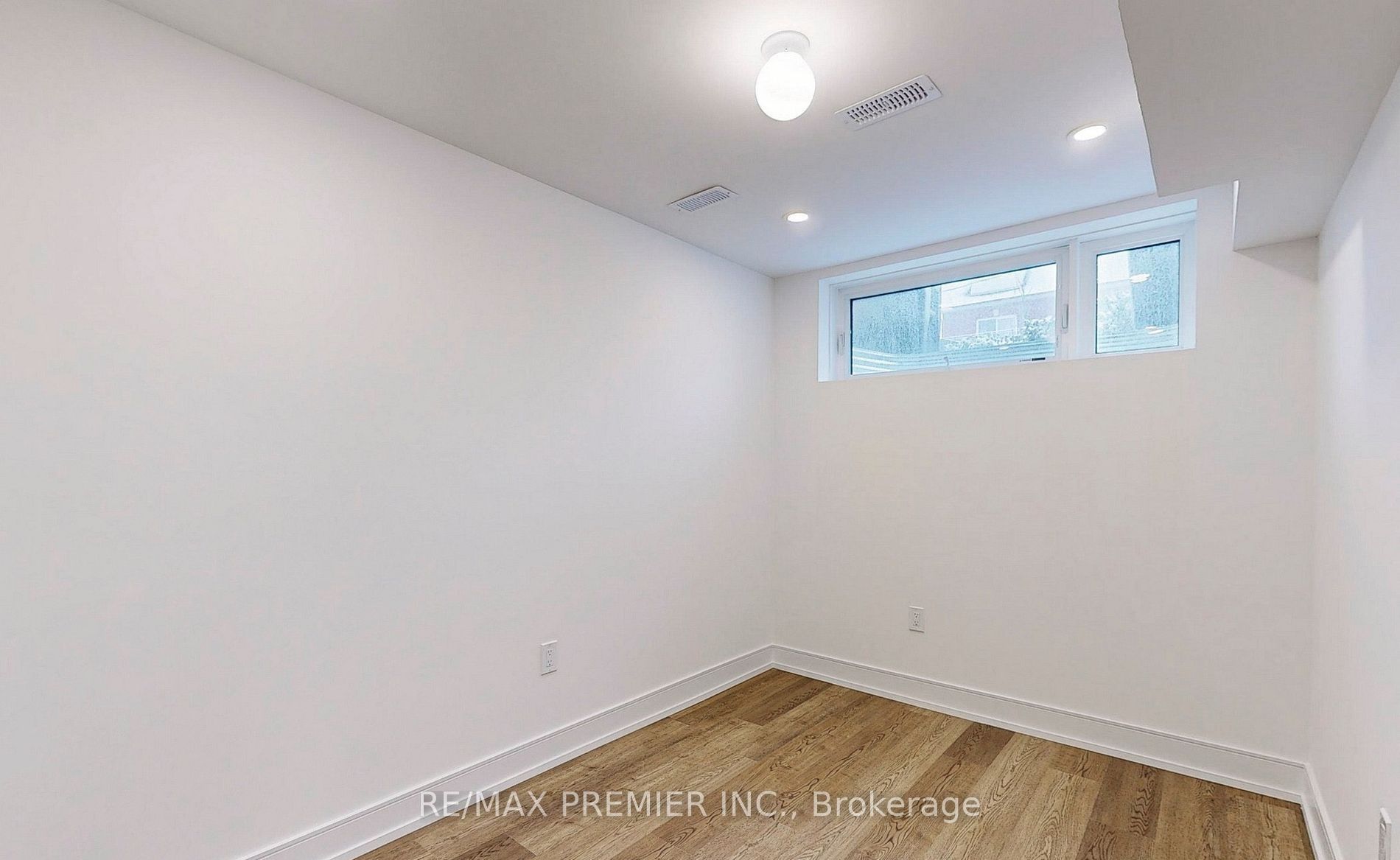 208 Mcroberts Avenue W Lower Property Photo 13