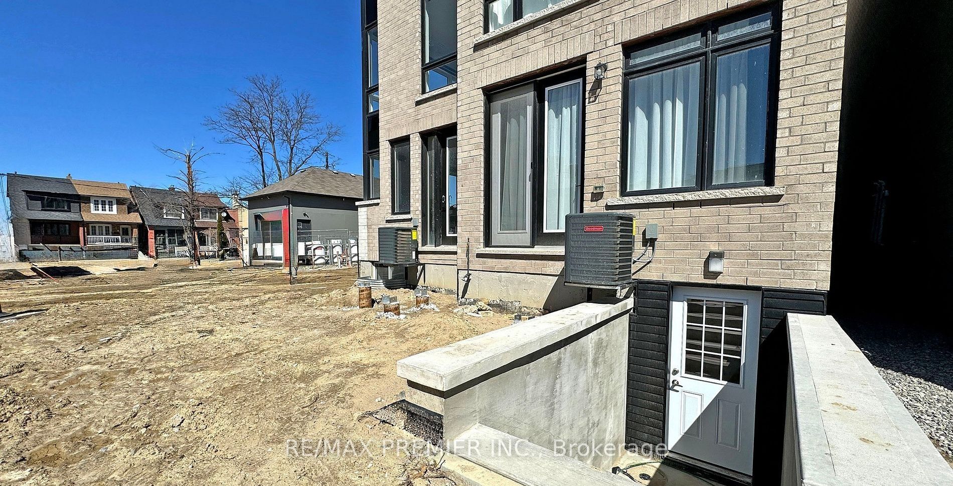 208 Mcroberts Avenue W Lower Property Photo 19