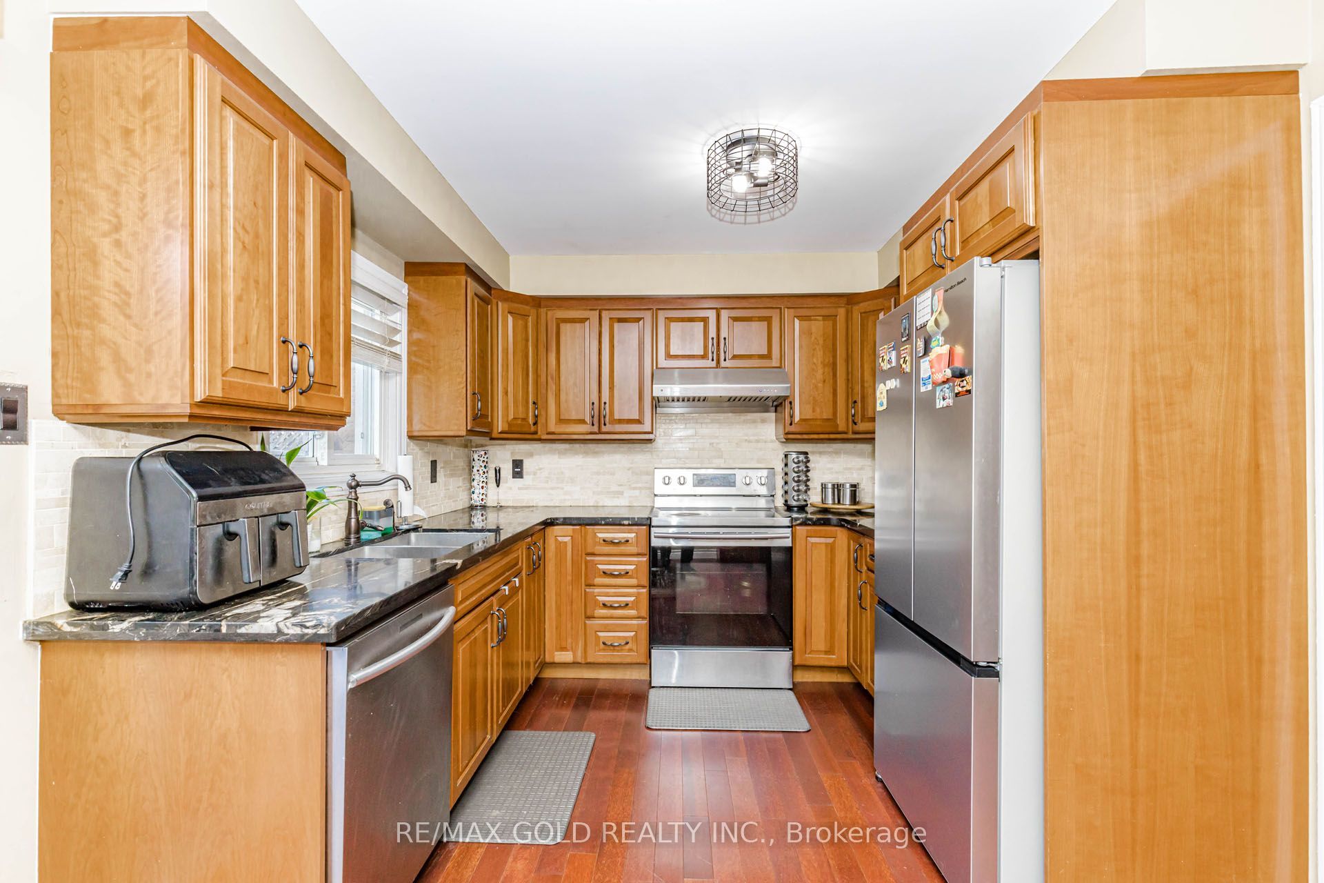 12 Mccleave Crescent Property Photo 16