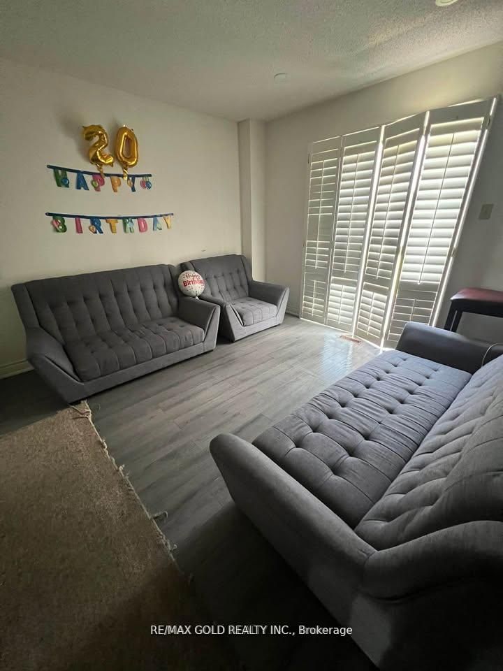 36 Windmill Boulevard Property Photo 4