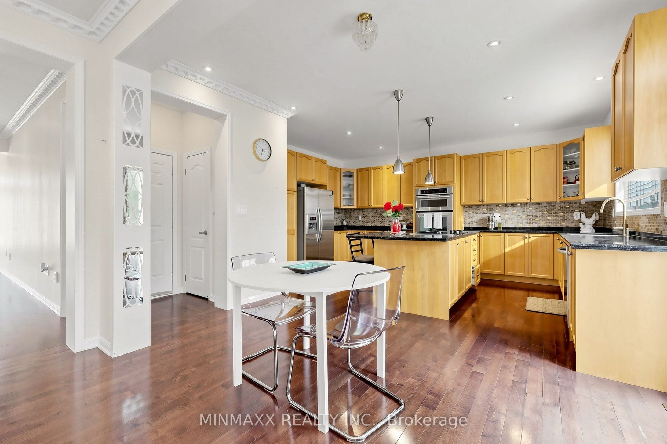 1527 Morse Place Property Photo 6