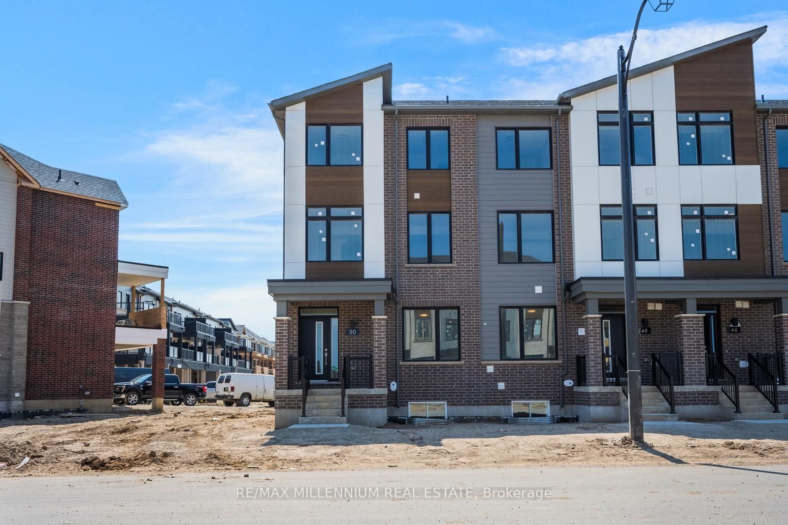 50 Thornbird Crescent UPPER Property Photo 1