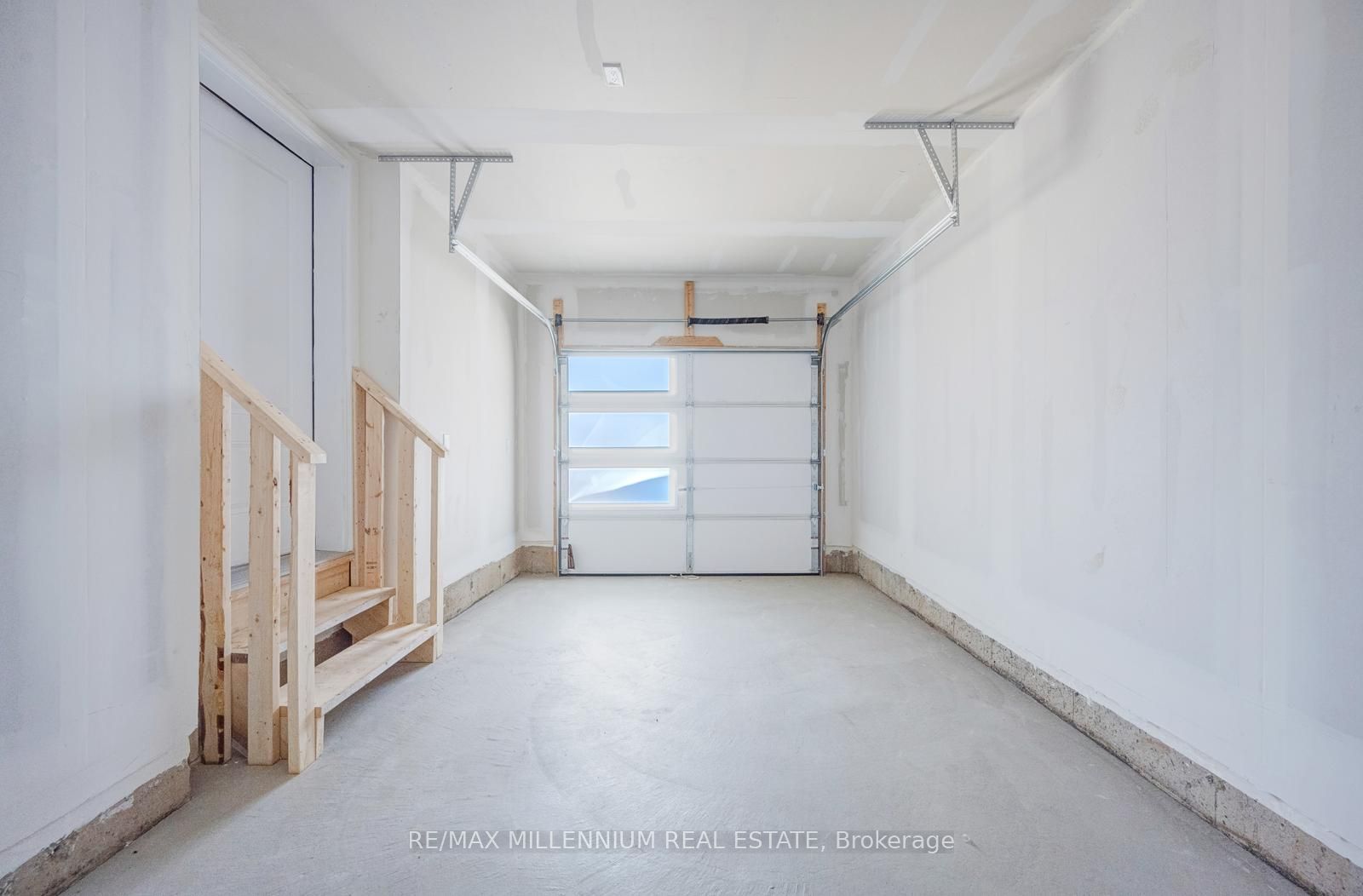 50 Thornbird Crescent Upper Property Photo 3