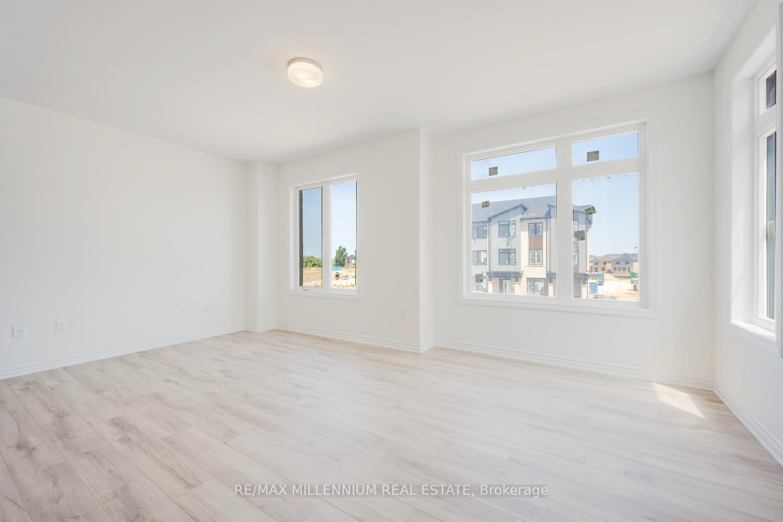 50 Thornbird Crescent Upper Property Photo 7