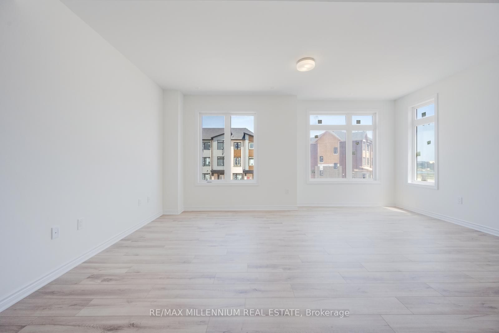 50 Thornbird Crescent Upper Property Photo 10