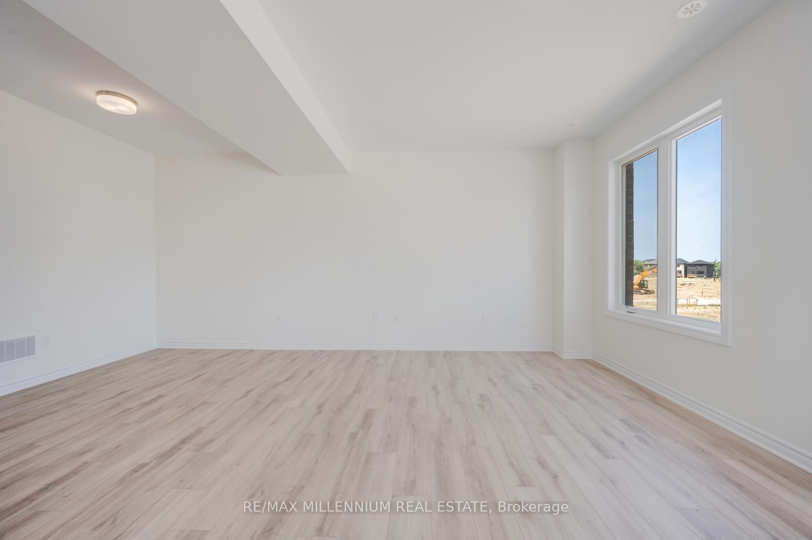 50 Thornbird Crescent Upper Property Photo 11