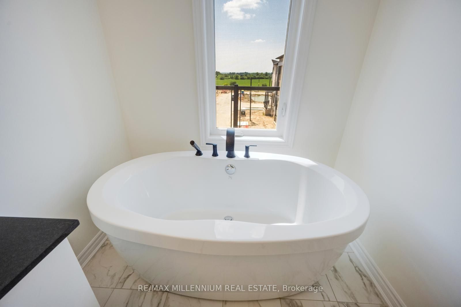 50 Thornbird Crescent Upper Property Photo 30
